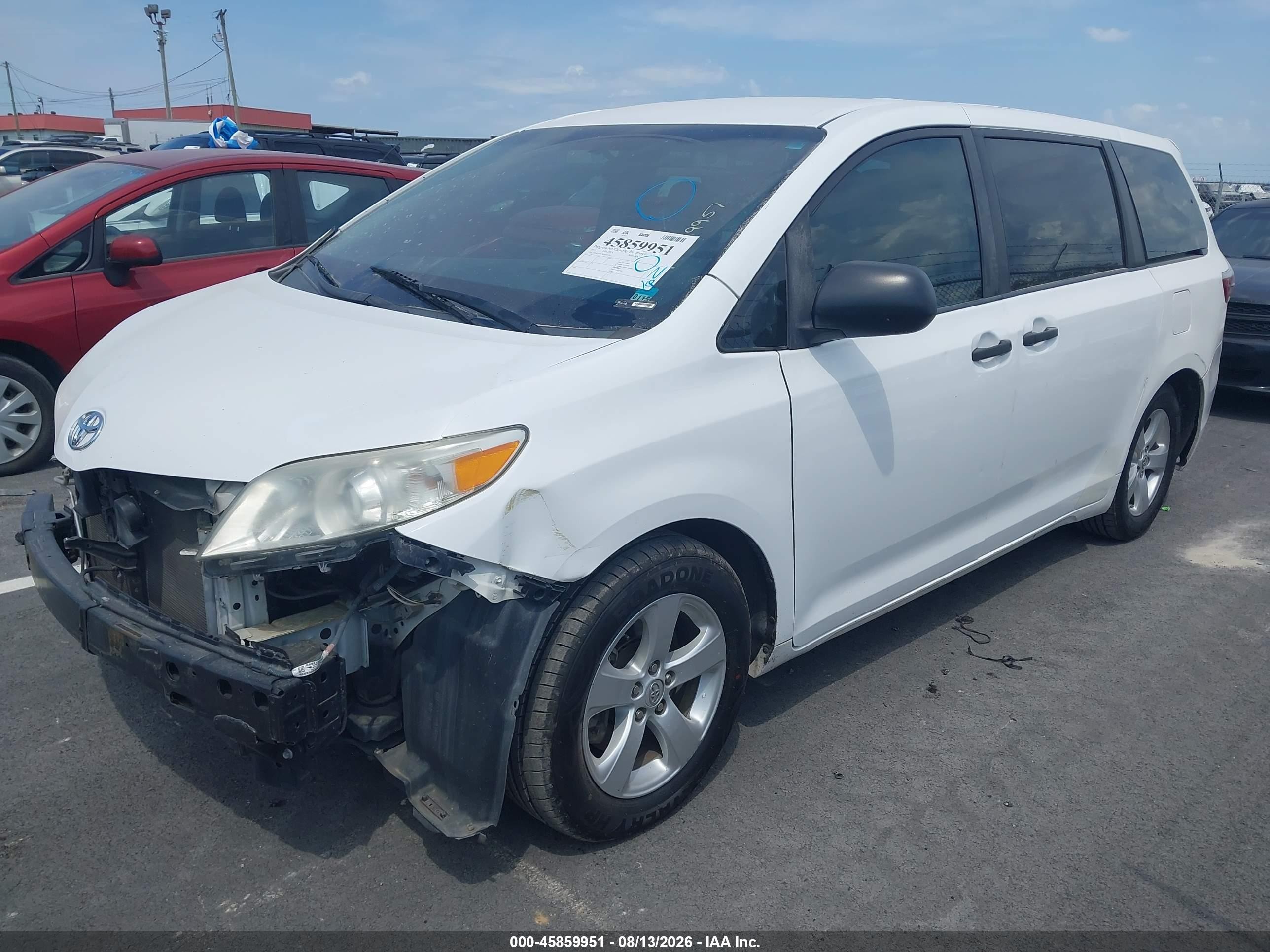 2015 Toyota Sienna L 7 Passenger White vin: 5TDZK3DC0FS667356