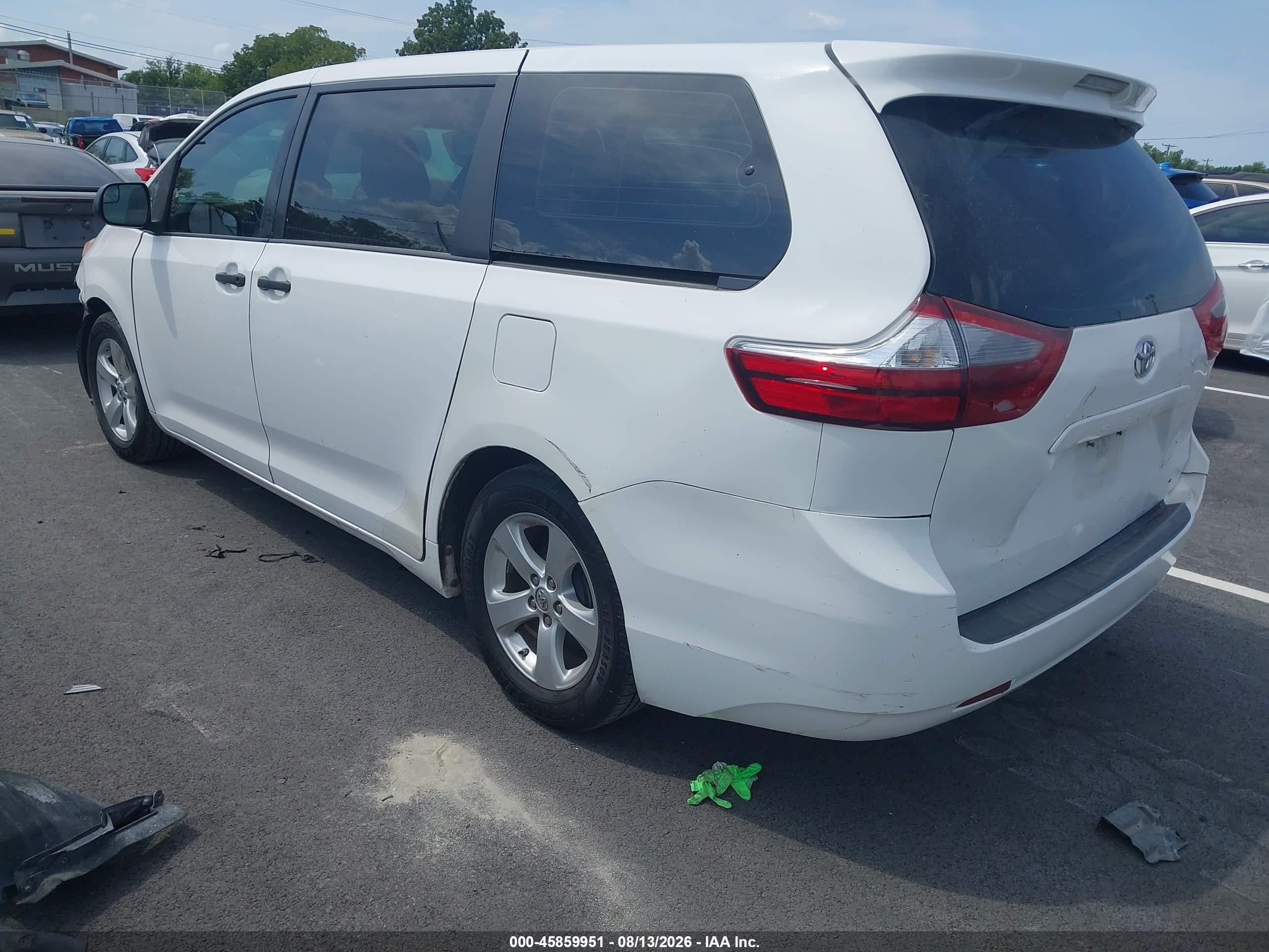 2015 Toyota Sienna L 7 Passenger White vin: 5TDZK3DC0FS667356