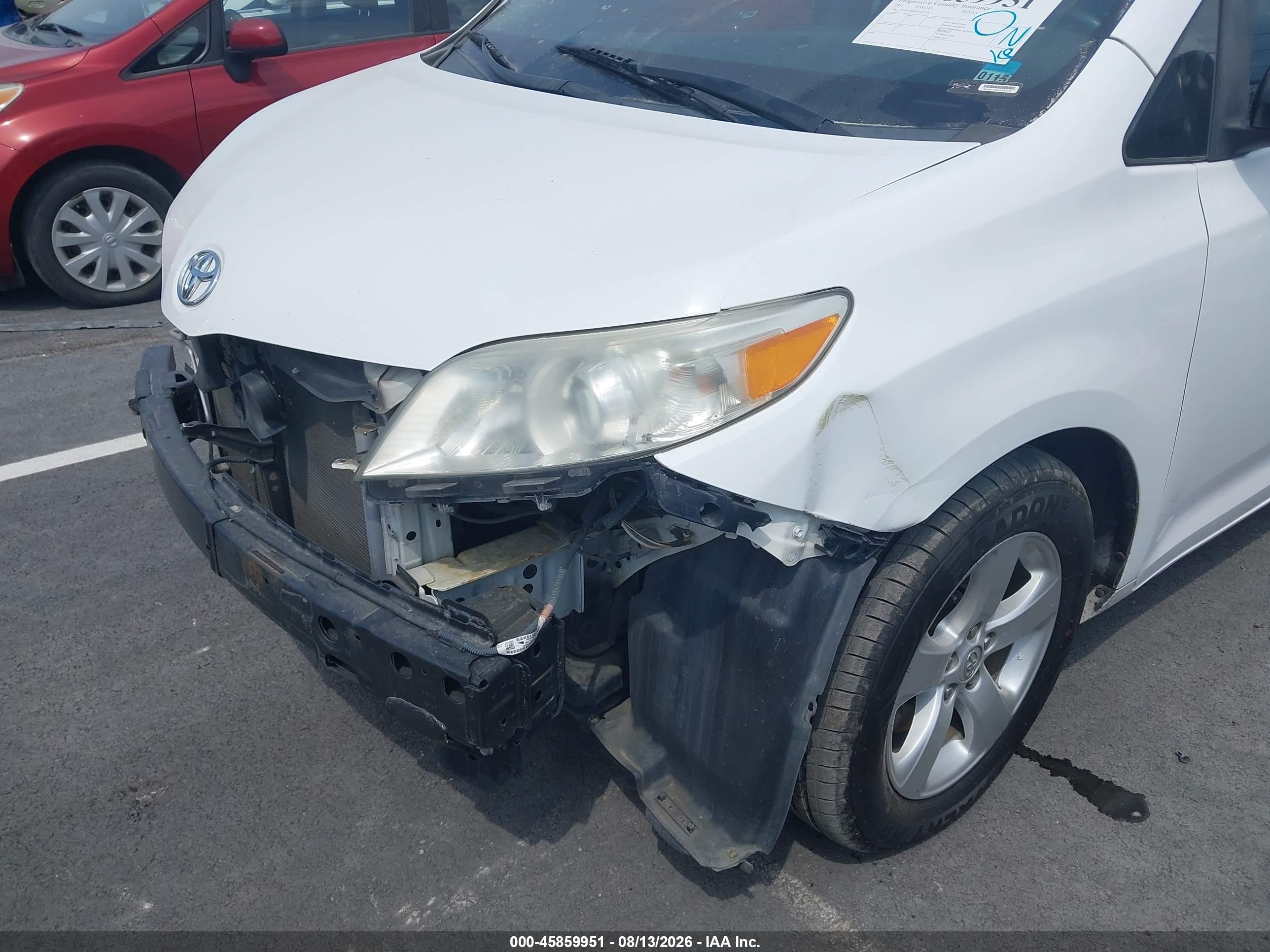 2015 Toyota Sienna L 7 Passenger White vin: 5TDZK3DC0FS667356