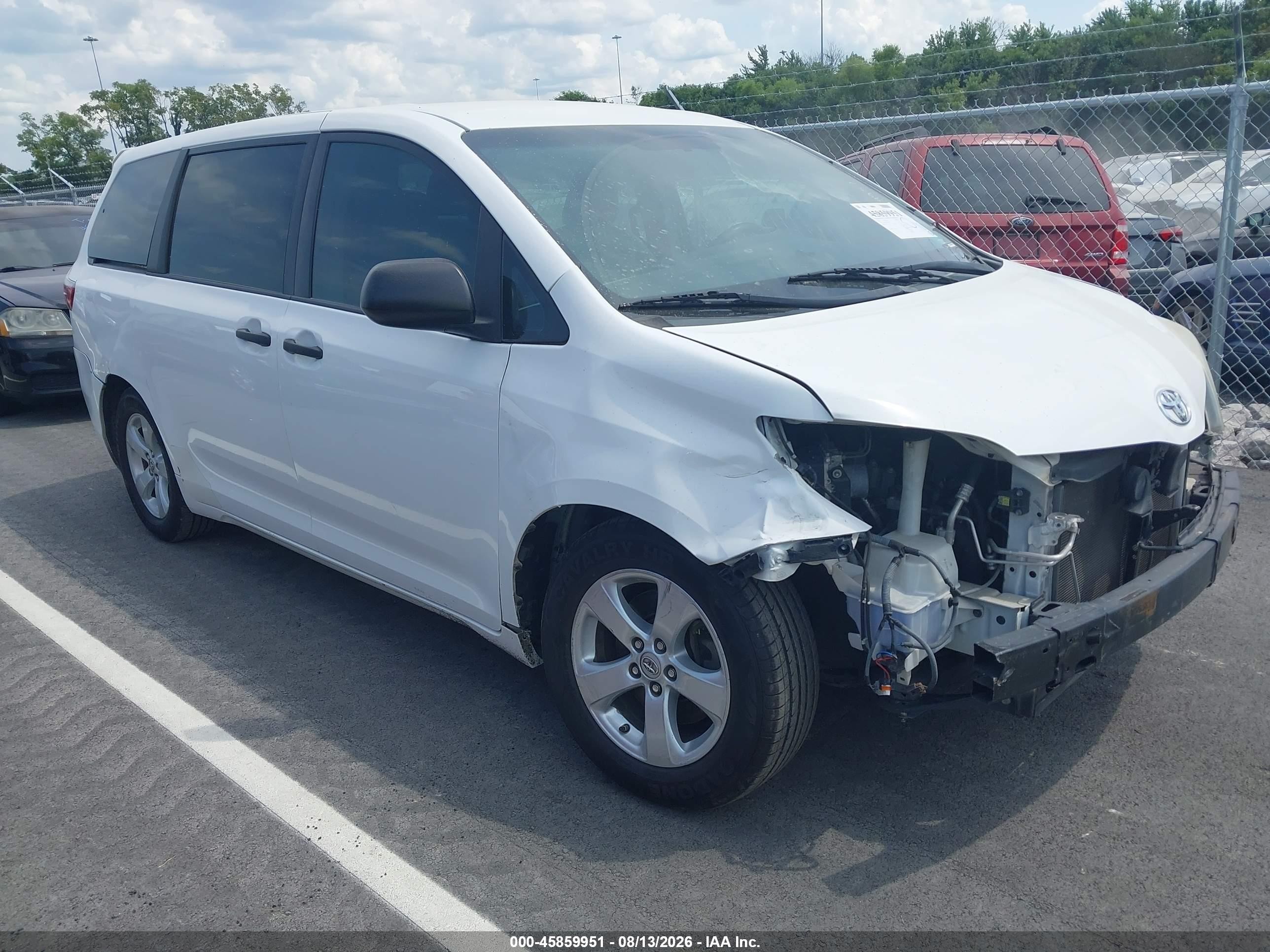 2015 Toyota Sienna L 7 Passenger White vin: 5TDZK3DC0FS667356