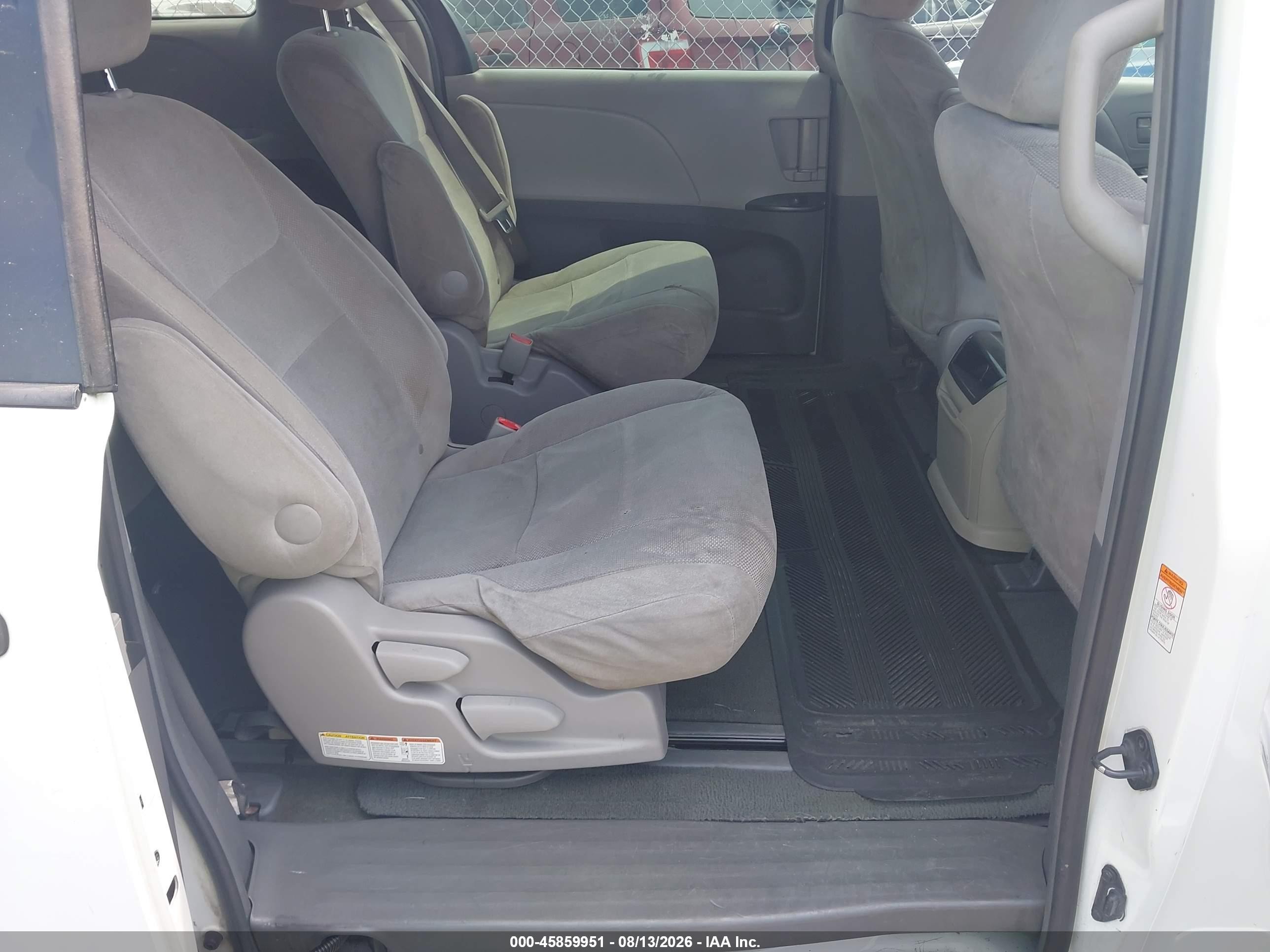 2015 Toyota Sienna L 7 Passenger White vin: 5TDZK3DC0FS667356