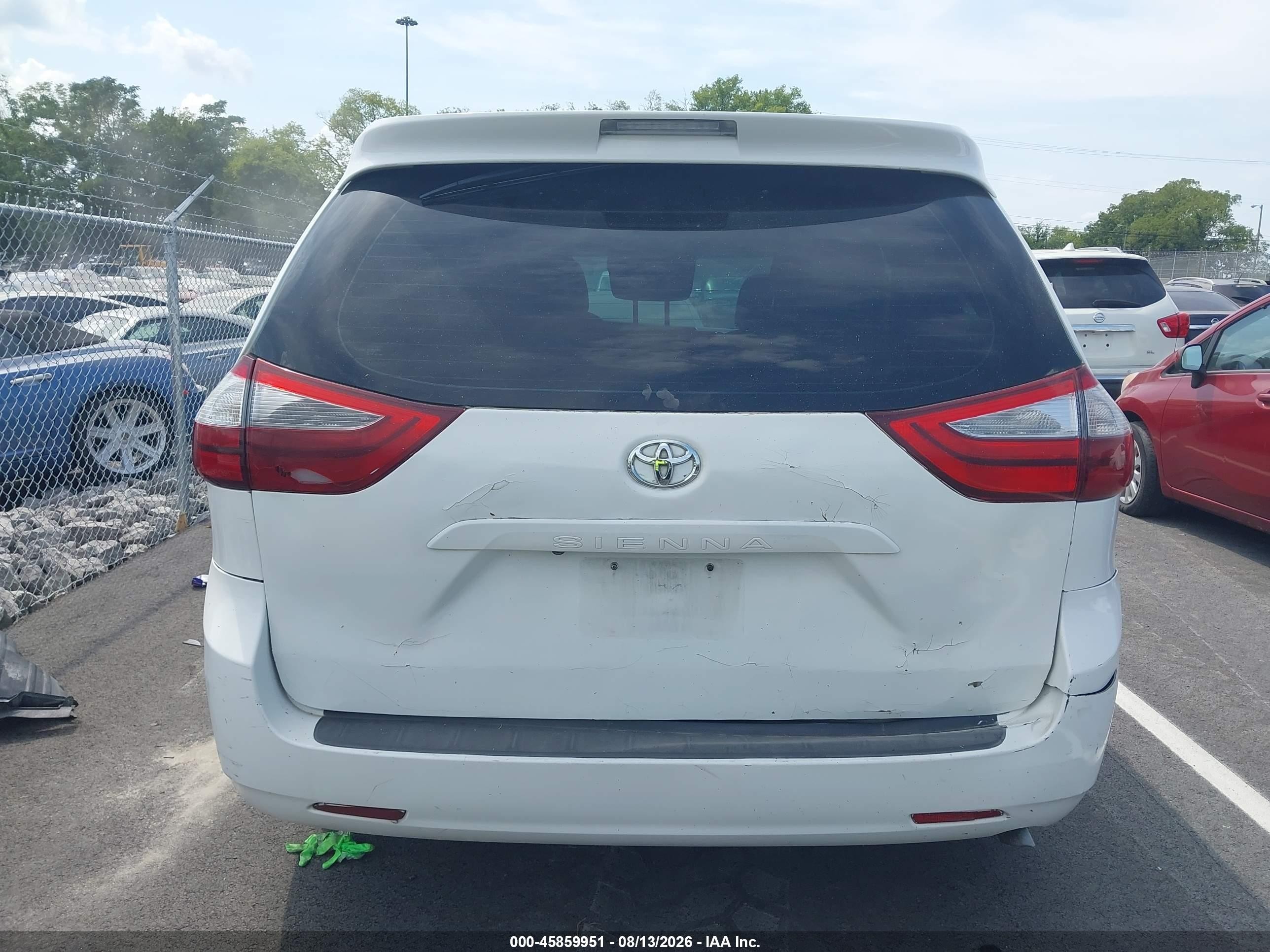 2015 Toyota Sienna L 7 Passenger White vin: 5TDZK3DC0FS667356