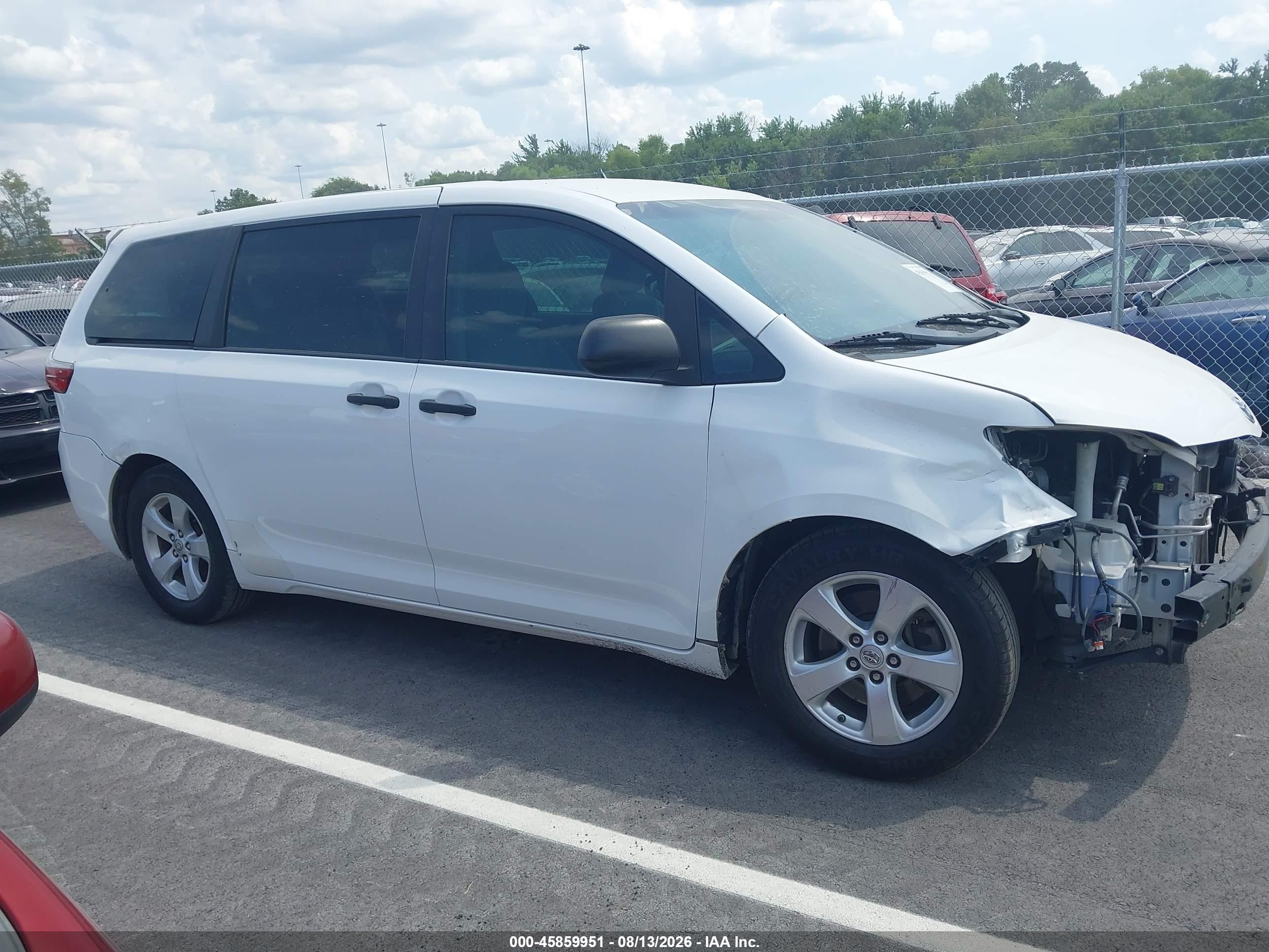 2015 Toyota Sienna L 7 Passenger White vin: 5TDZK3DC0FS667356