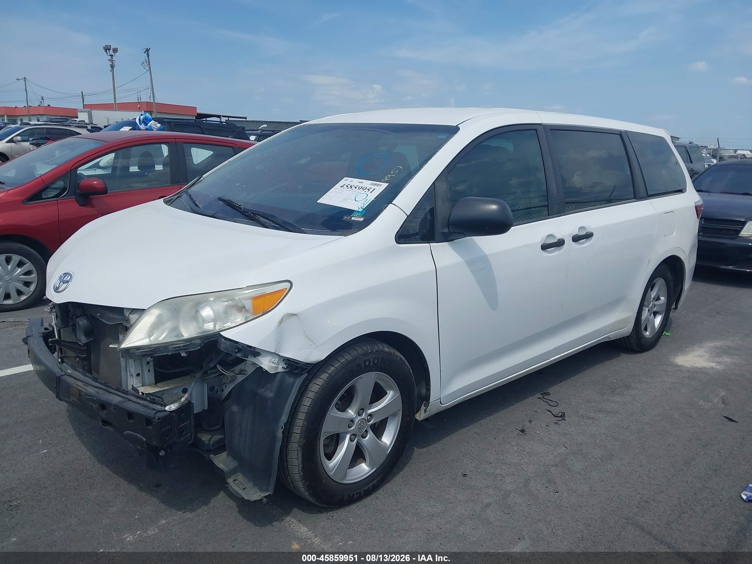 2015 Toyota Sienna L 7 Passenger White vin: 5TDZK3DC0FS667356