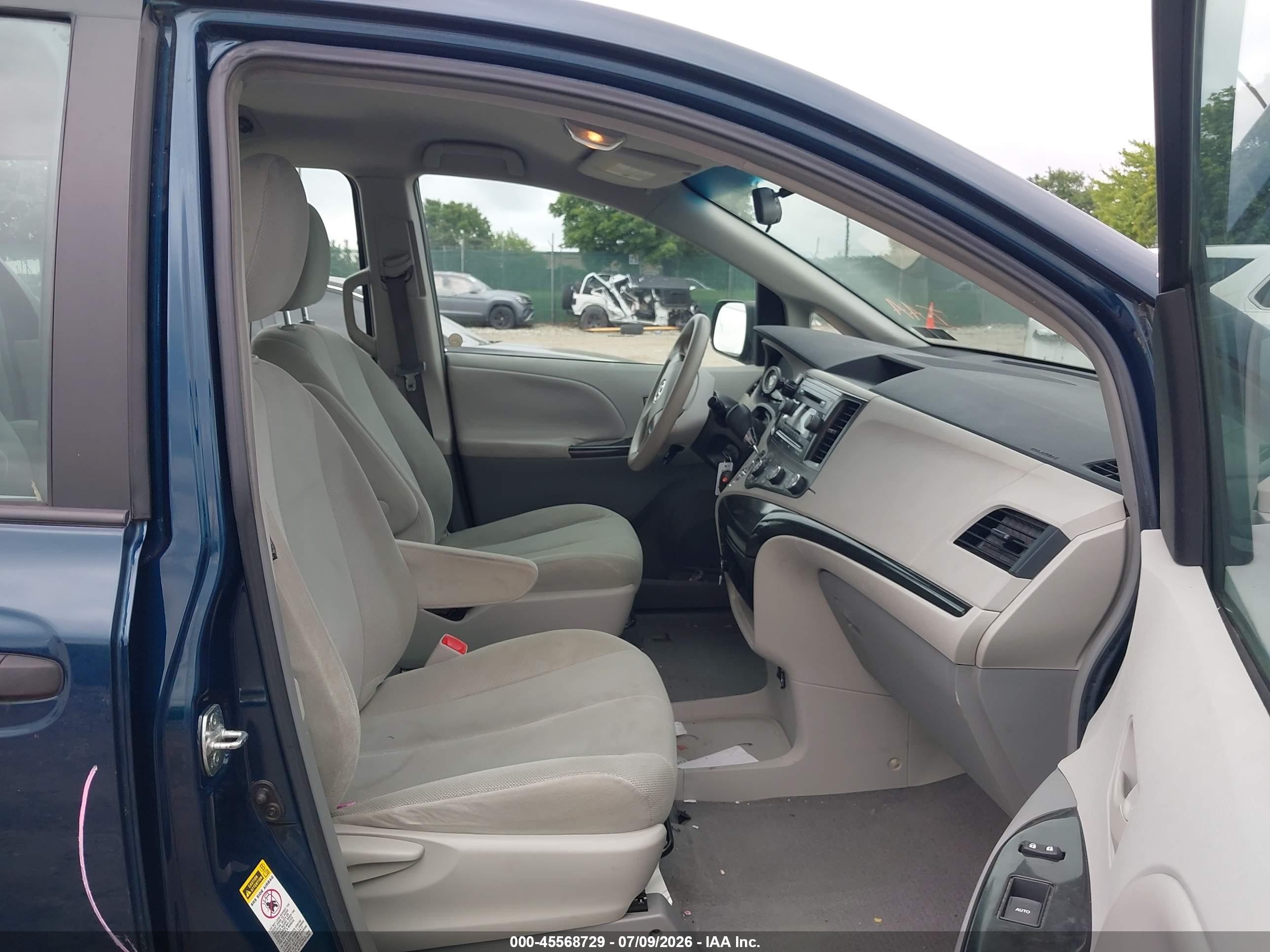 2011 Toyota Sienna Base V6 Dark Blue vin: 5TDZK3DC1BS068055
