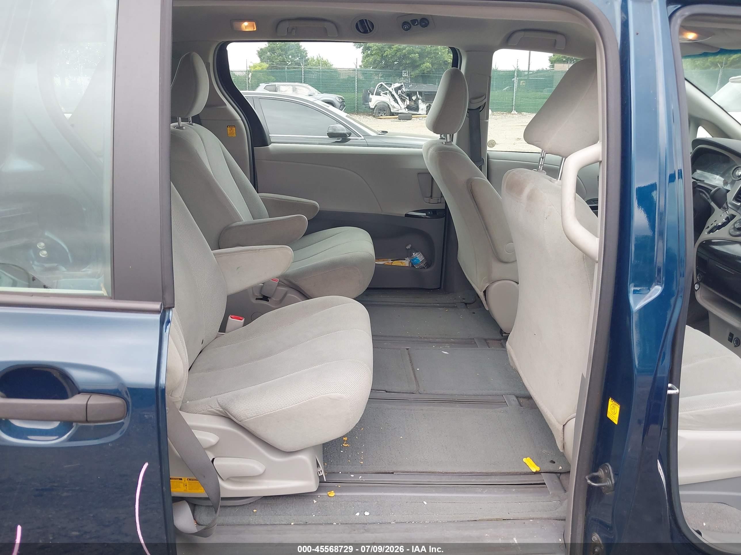 2011 Toyota Sienna Base V6 Dark Blue vin: 5TDZK3DC1BS068055