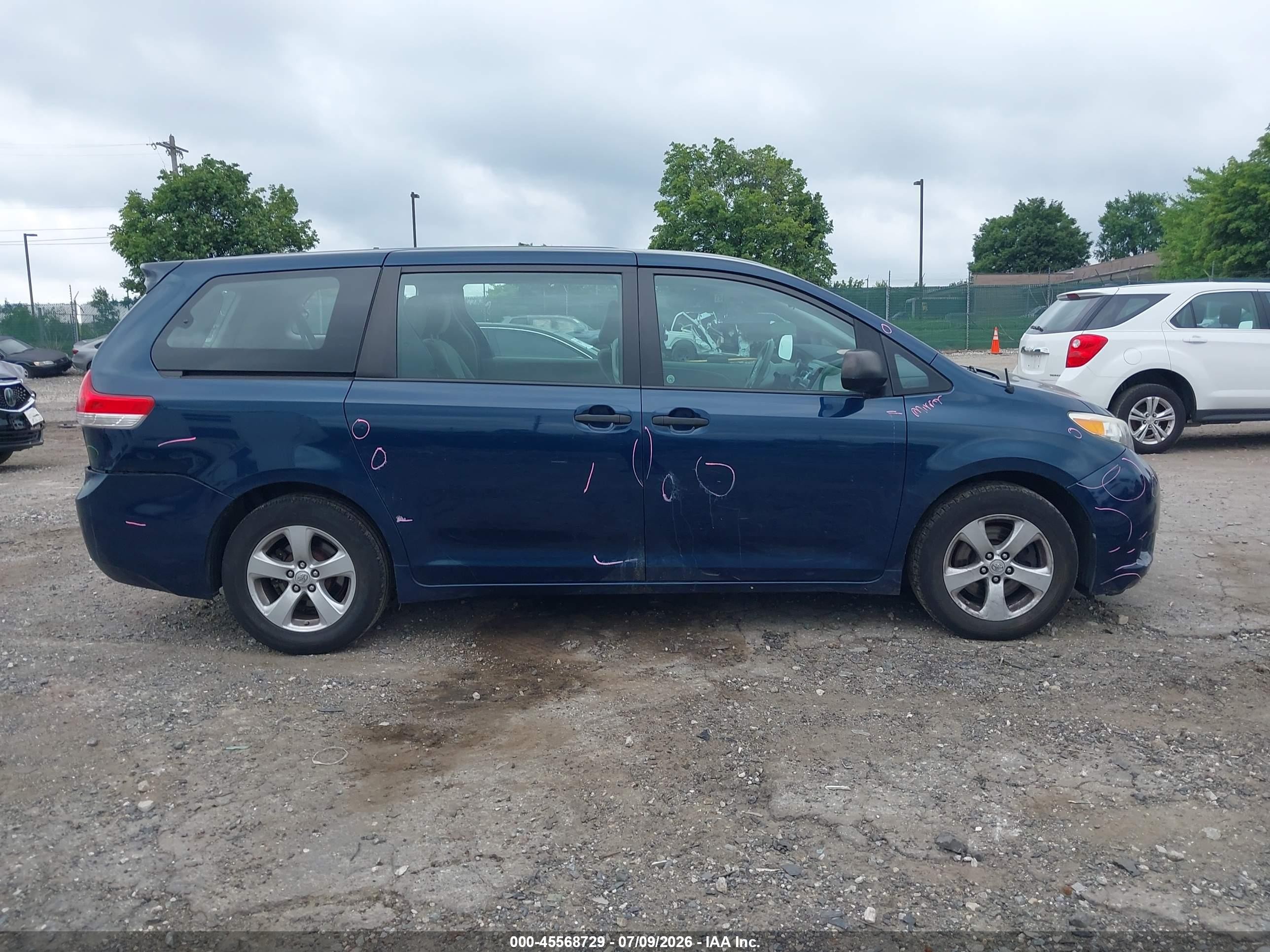 2011 Toyota Sienna Base V6 Dark Blue vin: 5TDZK3DC1BS068055