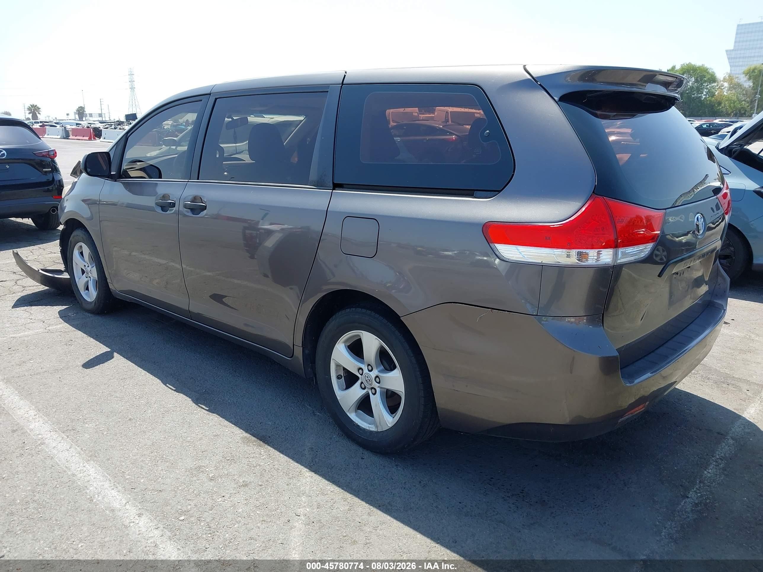 2012 Toyota Sienna Base V6 7 Passenger Серый vin: 5TDZK3DC1CS277233