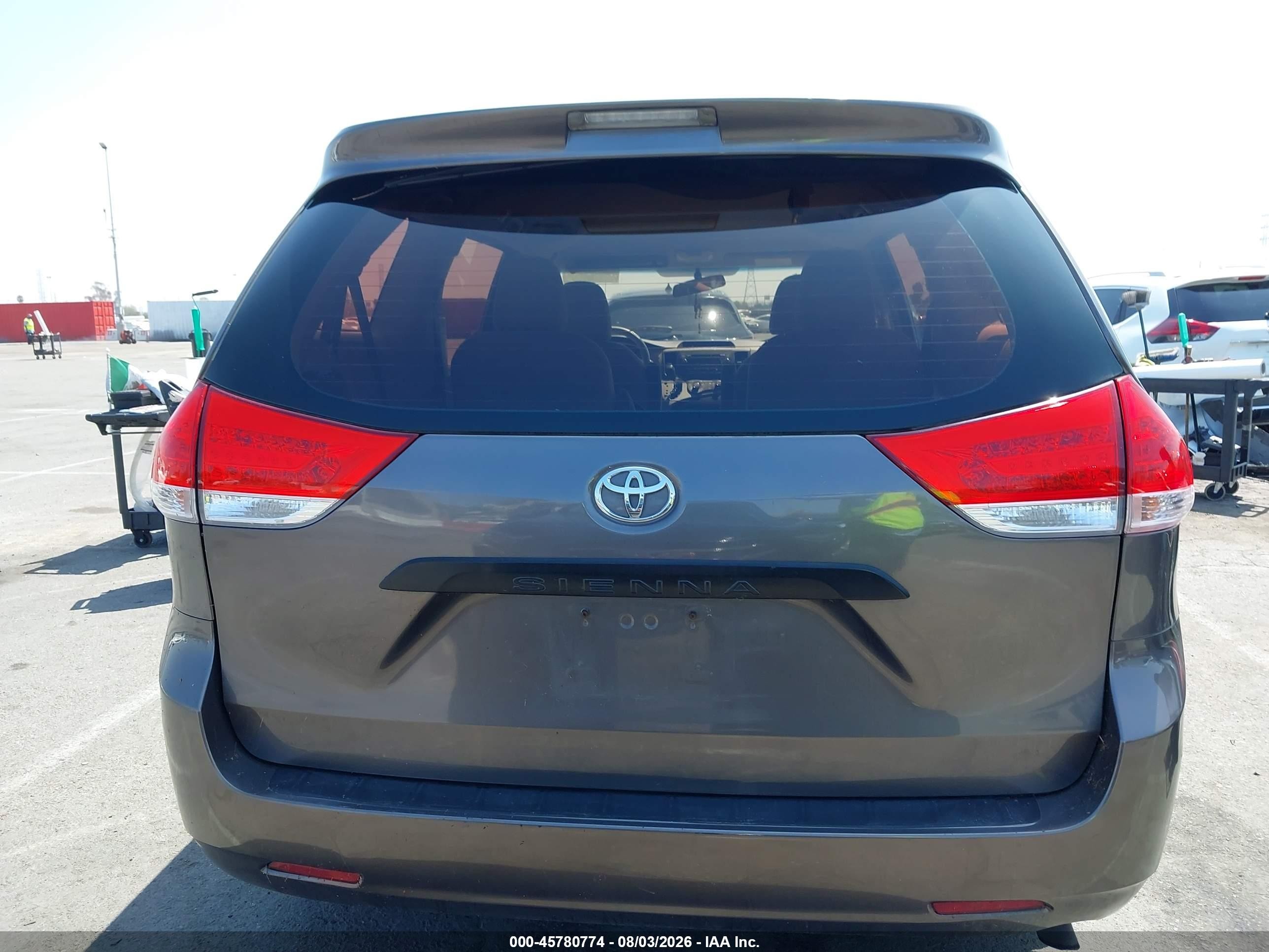 2012 Toyota Sienna Base V6 7 Passenger Серый vin: 5TDZK3DC1CS277233