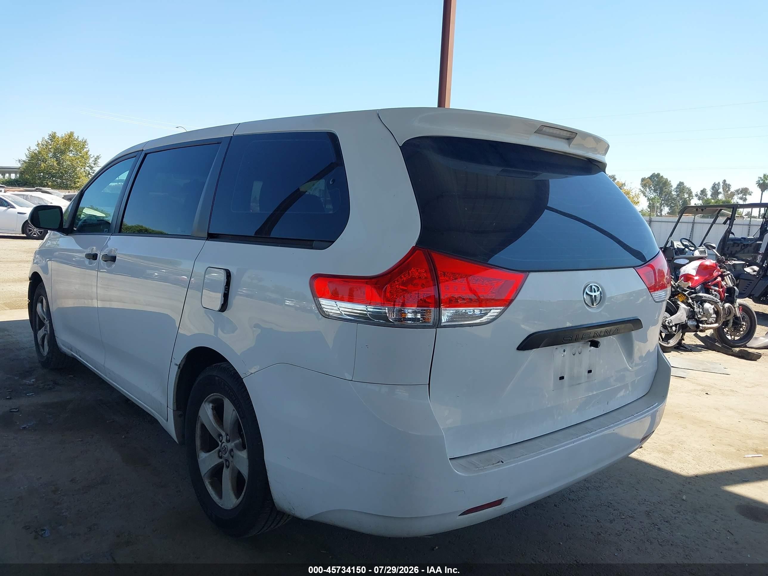 2013 Toyota Sienna L V6 7 Passenger White vin: 5TDZK3DC1DS298973