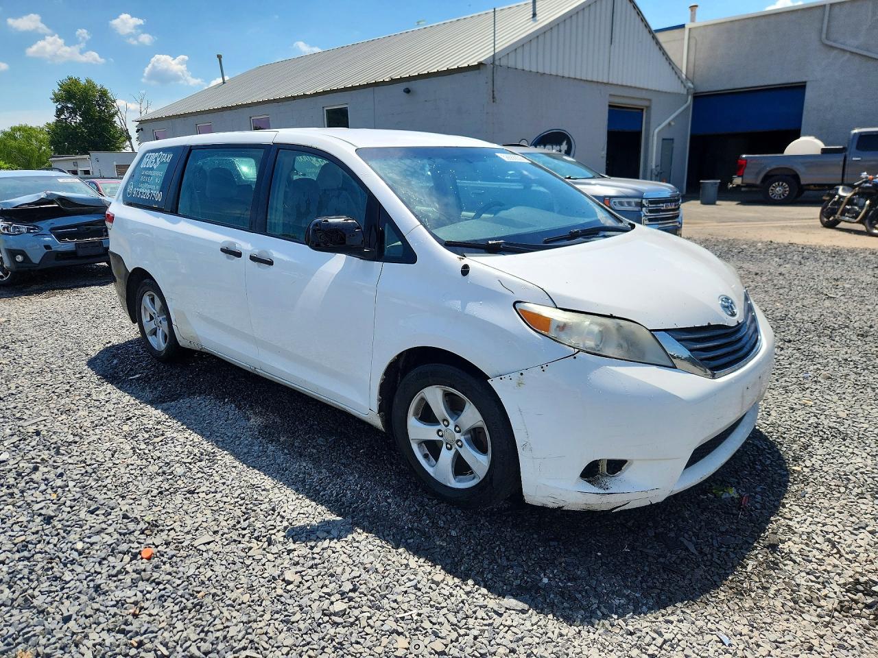 2014 Toyota Sienna L 7-passenger White vin: 5TDZK3DC1ES438571