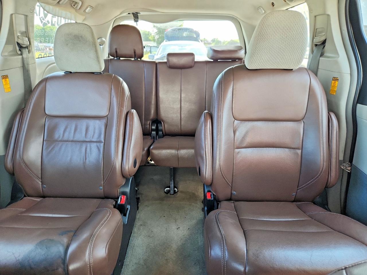 2014 Toyota Sienna L 7-passenger White vin: 5TDZK3DC1ES438571