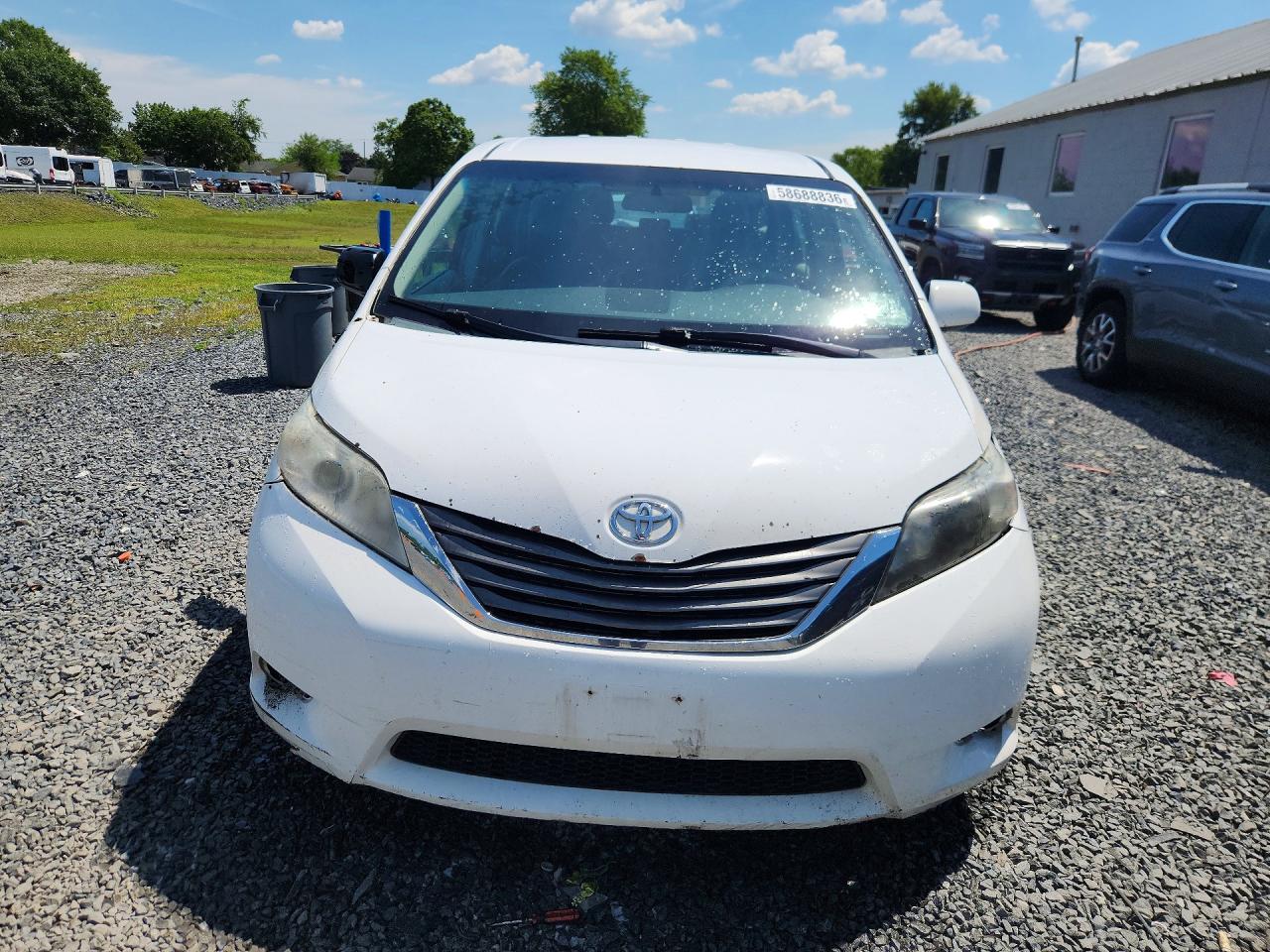 2014 Toyota Sienna L 7-passenger White vin: 5TDZK3DC1ES438571