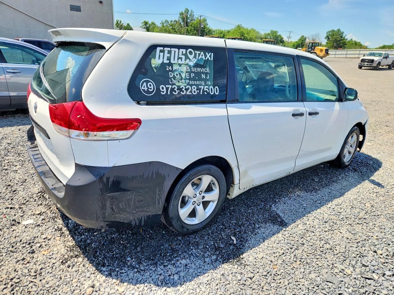 2014 Toyota Sienna L 7-passenger White vin: 5TDZK3DC1ES438571