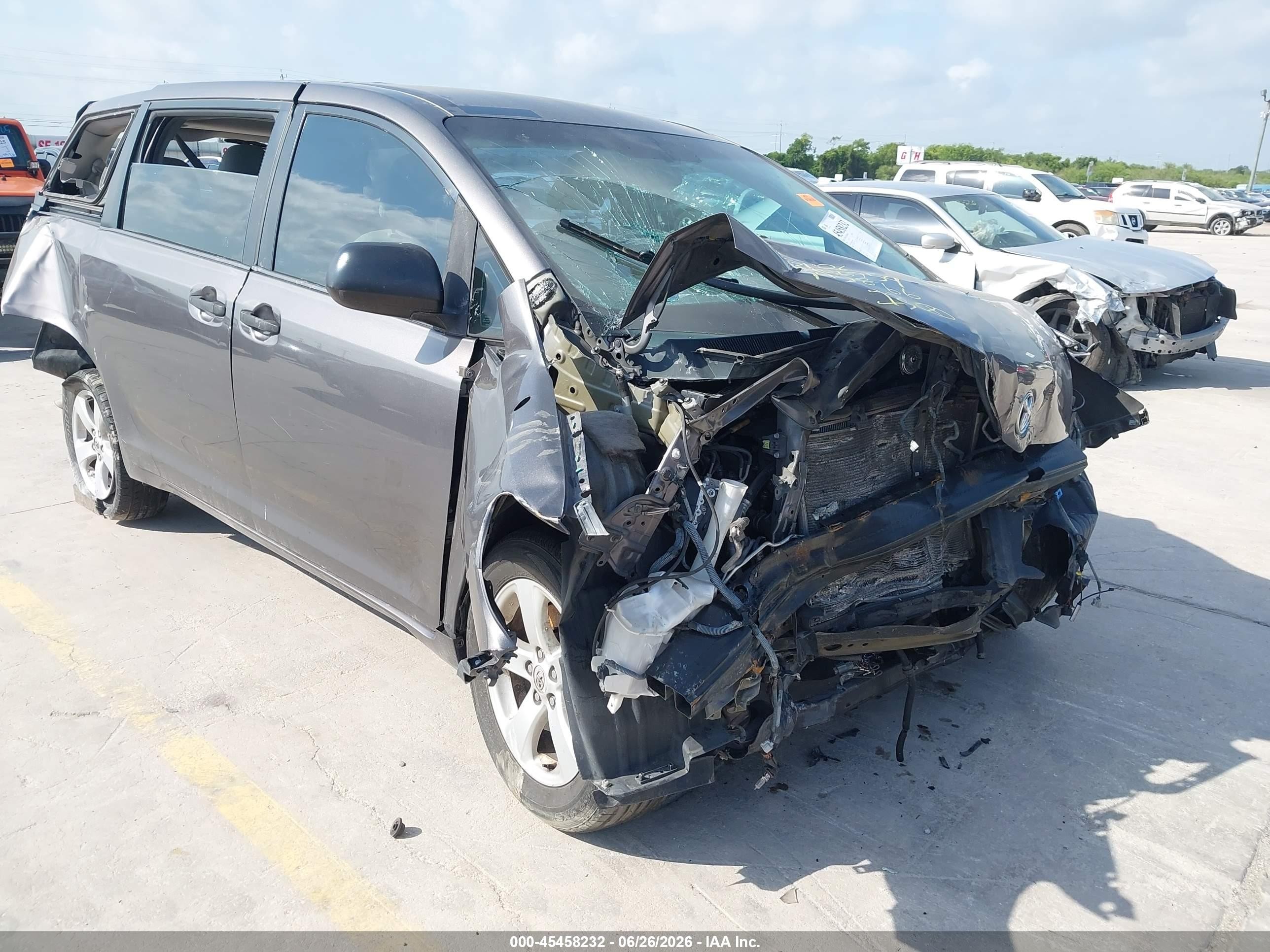 2014 Toyota Sienna L V6 7 Passenger Серый vin: 5TDZK3DC1ES443866