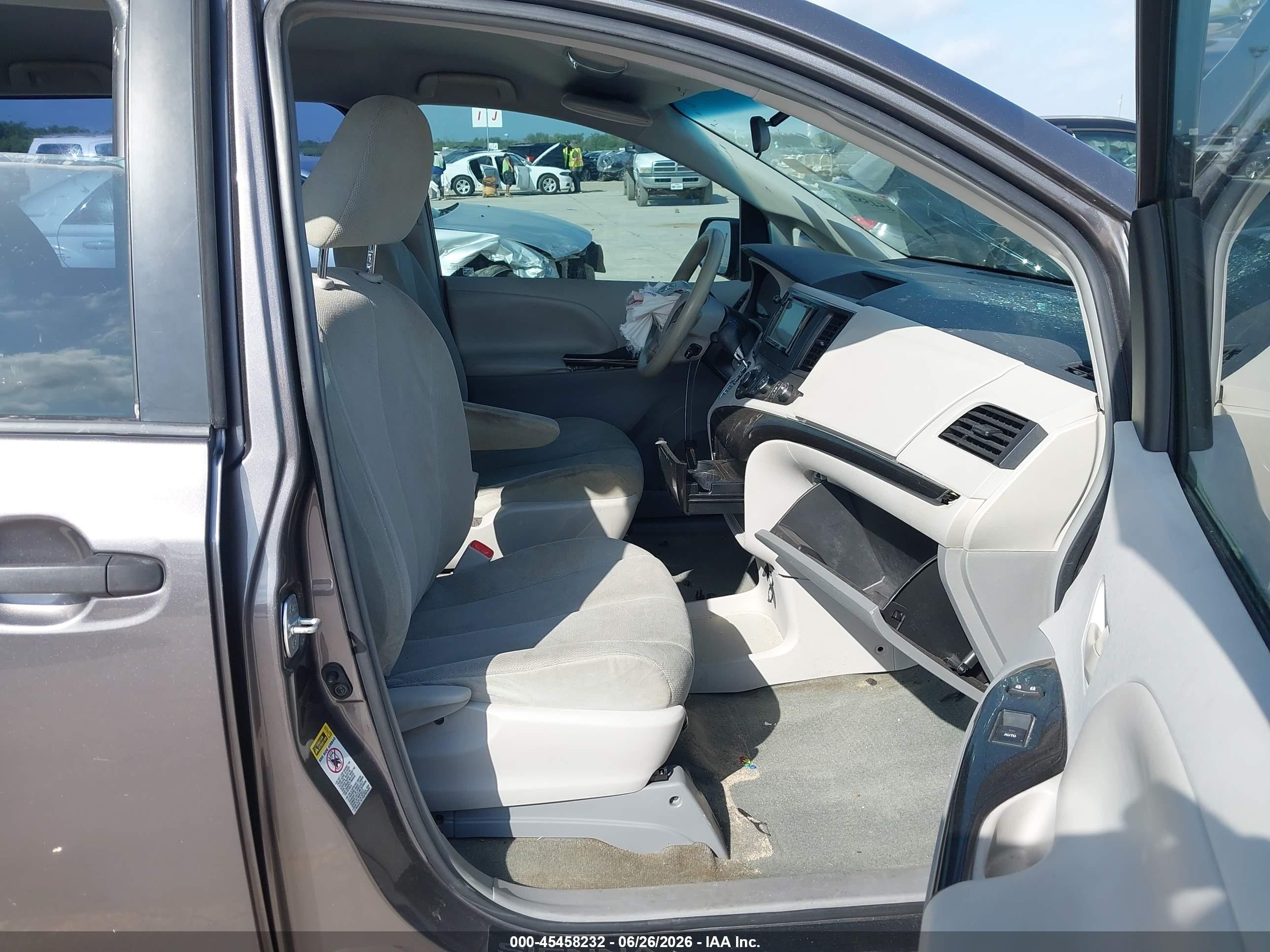 2014 Toyota Sienna L V6 7 Passenger Серый vin: 5TDZK3DC1ES443866