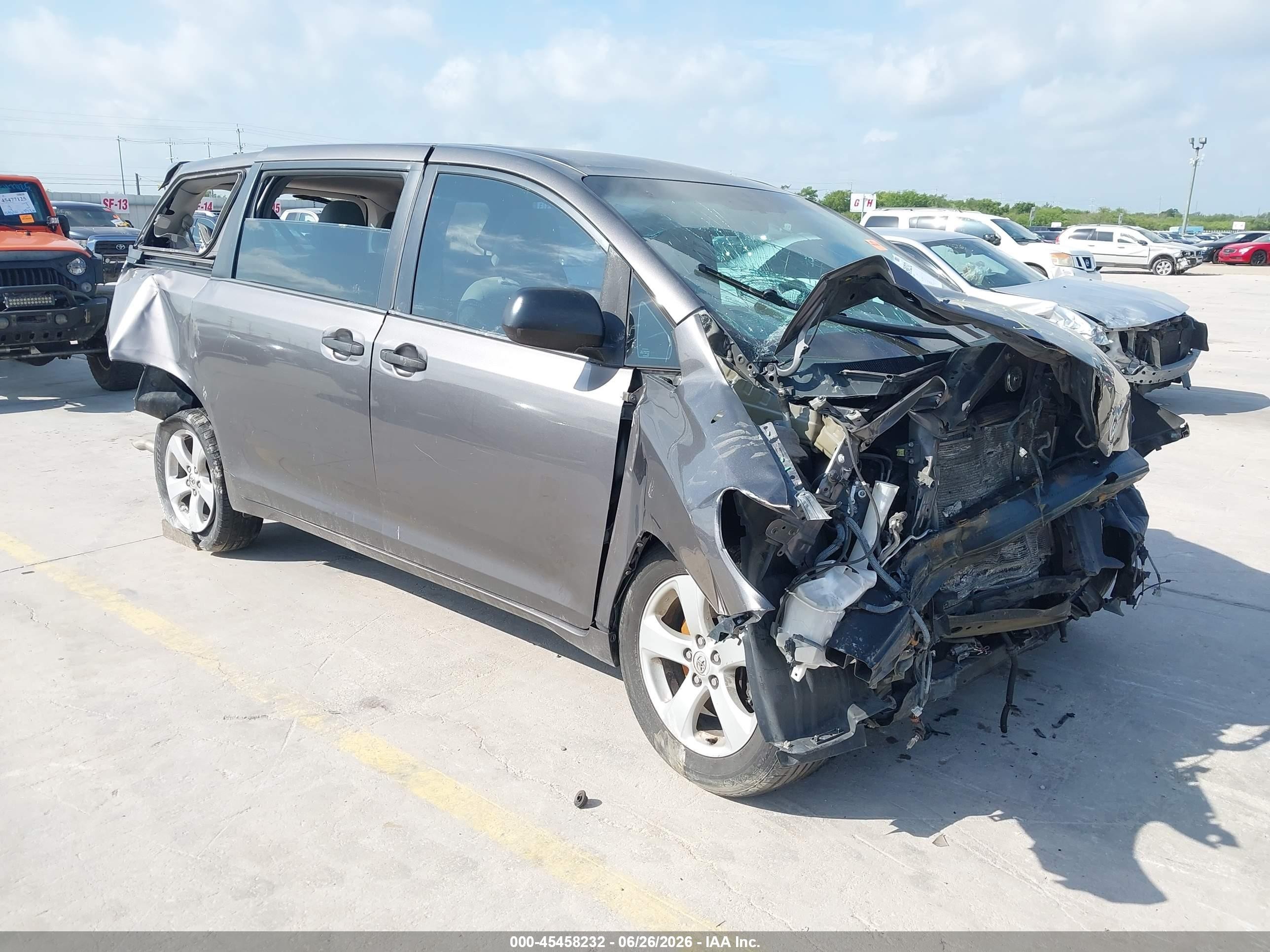 2014 Toyota Sienna L V6 7 Passenger Серый vin: 5TDZK3DC1ES443866