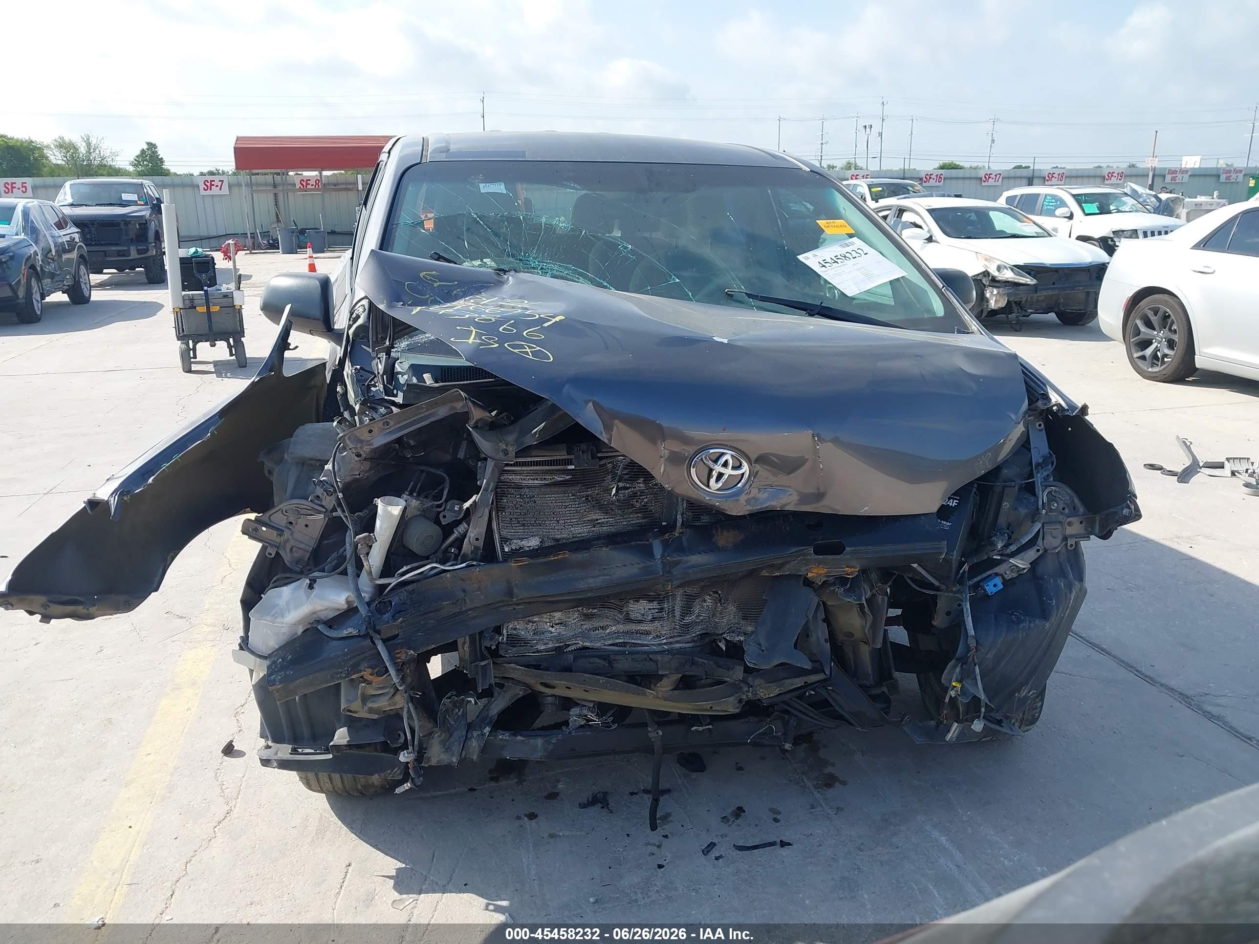 2014 Toyota Sienna L V6 7 Passenger Серый vin: 5TDZK3DC1ES443866
