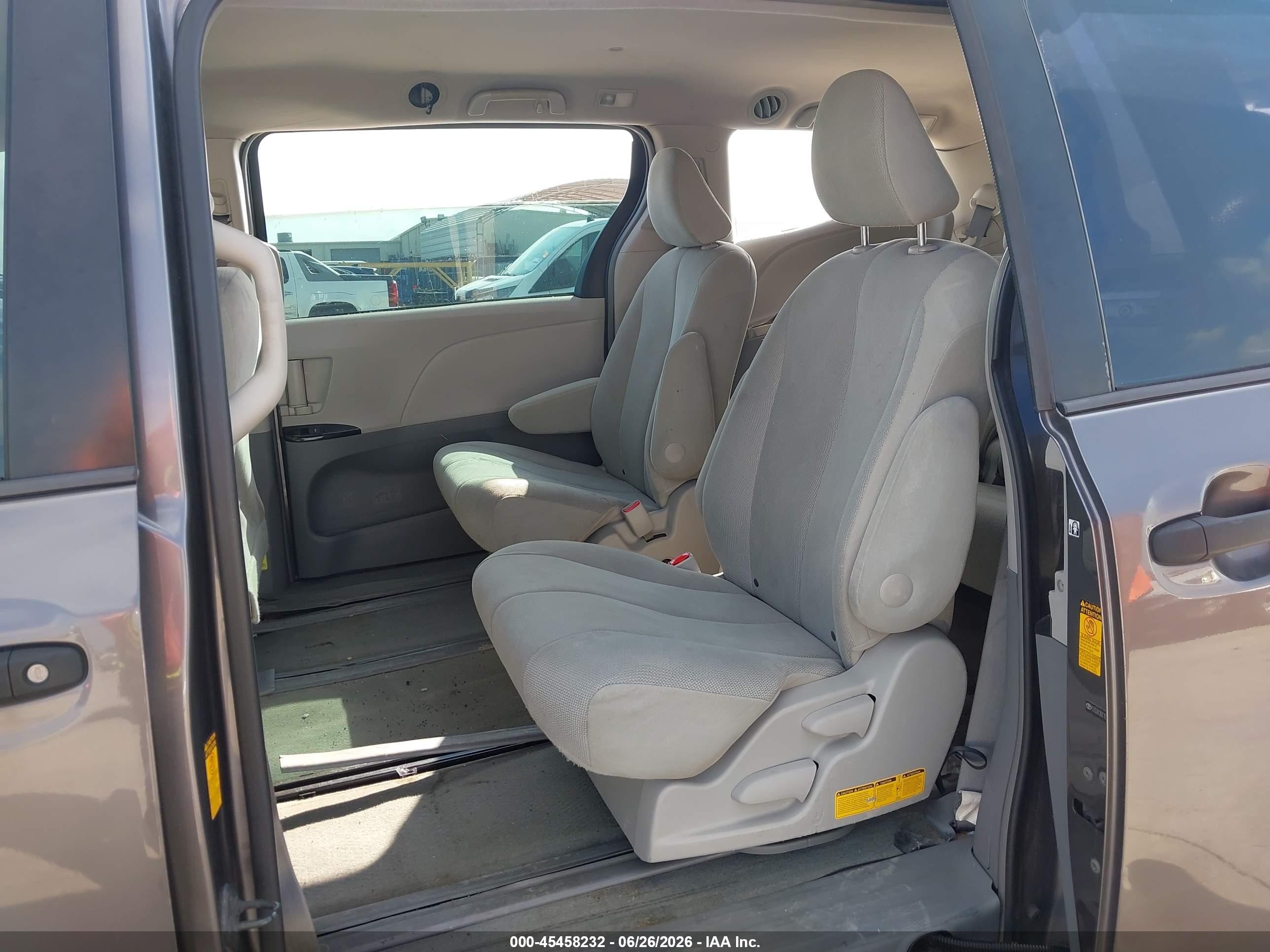 2014 Toyota Sienna L V6 7 Passenger Серый vin: 5TDZK3DC1ES443866