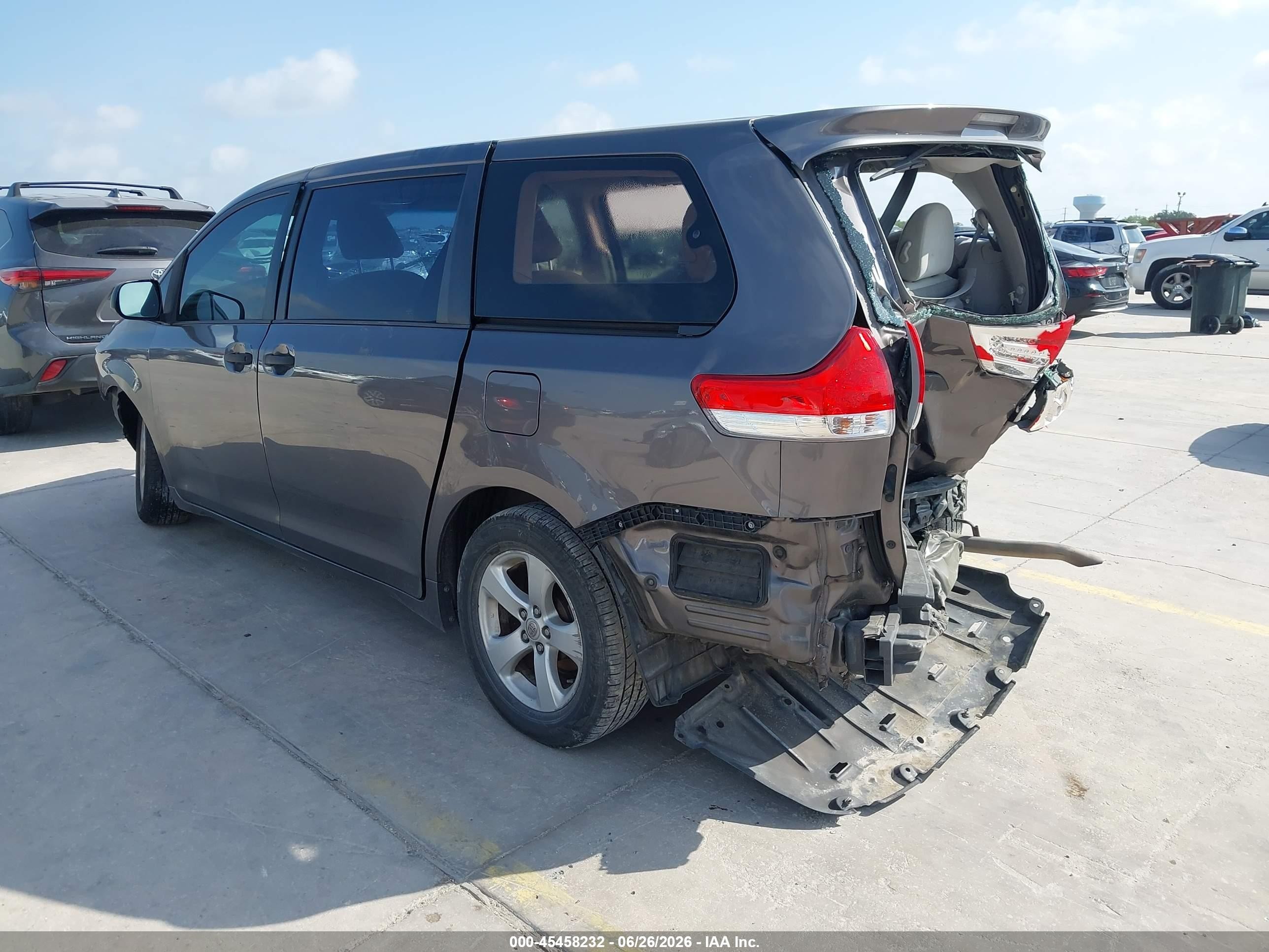 2014 Toyota Sienna L V6 7 Passenger Серый vin: 5TDZK3DC1ES443866