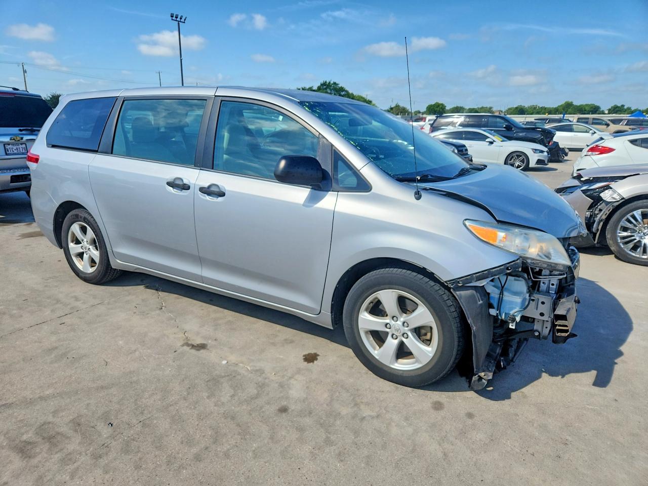 2014 Toyota Sienna L 7-passenger Silver vin: 5TDZK3DC1ES448226
