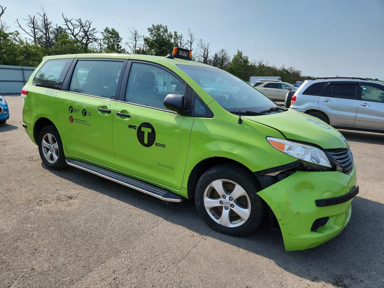2014 Toyota Sienna L 7-passenger Green vin: 5TDZK3DC1ES480352
