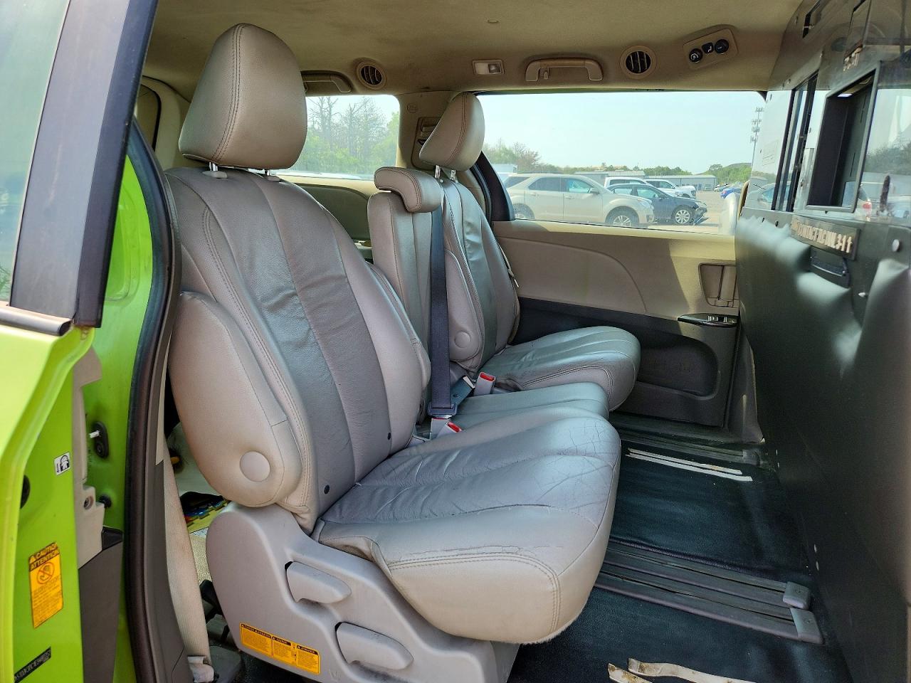 2014 Toyota Sienna L 7-passenger Green vin: 5TDZK3DC1ES480352