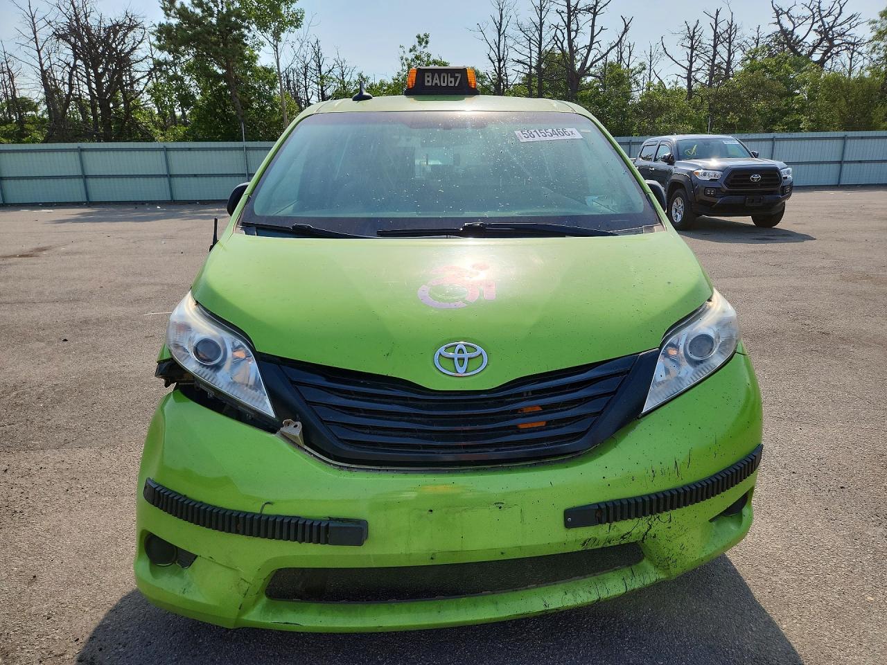 2014 Toyota Sienna L 7-passenger Green vin: 5TDZK3DC1ES480352