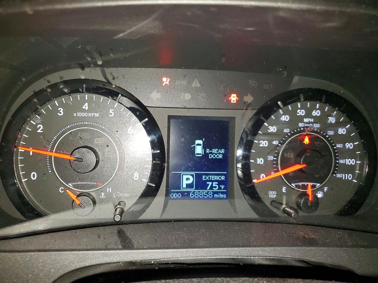 2015 Toyota Sienna L 7-passenger Серебряный vin: 5TDZK3DC1FS529986