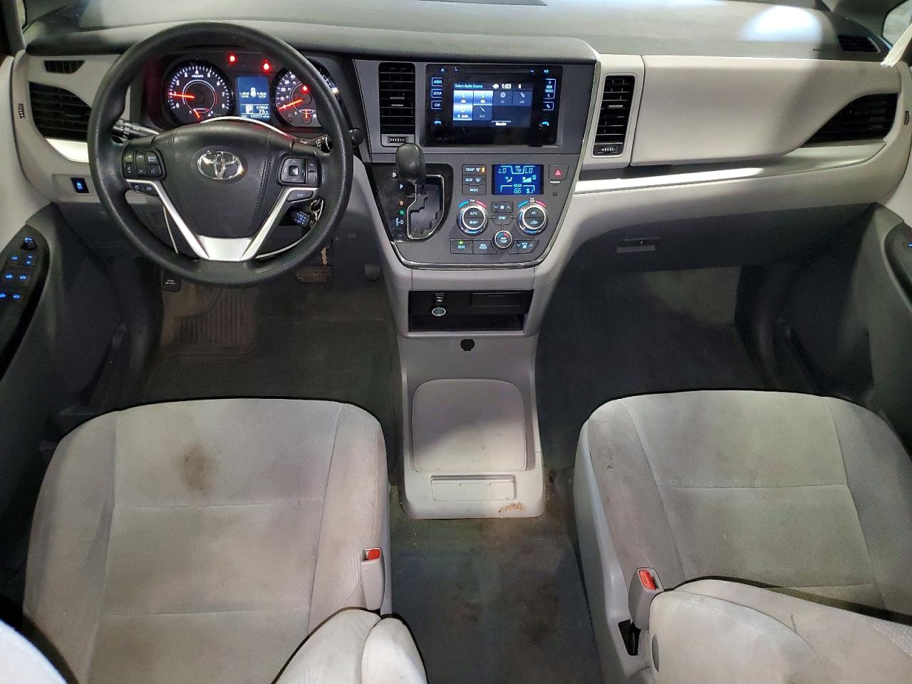 2015 Toyota Sienna L 7-passenger Серебряный vin: 5TDZK3DC1FS529986