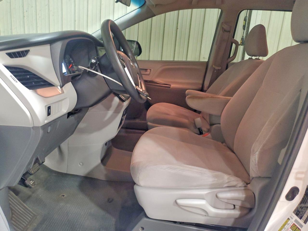 2015 Toyota Sienna L 7-passenger White vin: 5TDZK3DC1FS563362