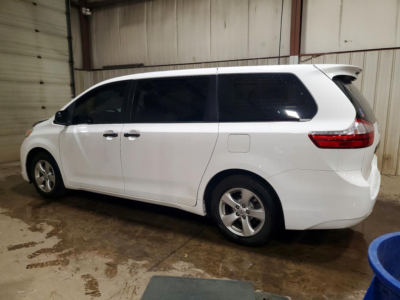 2015 Toyota Sienna L 7-passenger White vin: 5TDZK3DC1FS563362