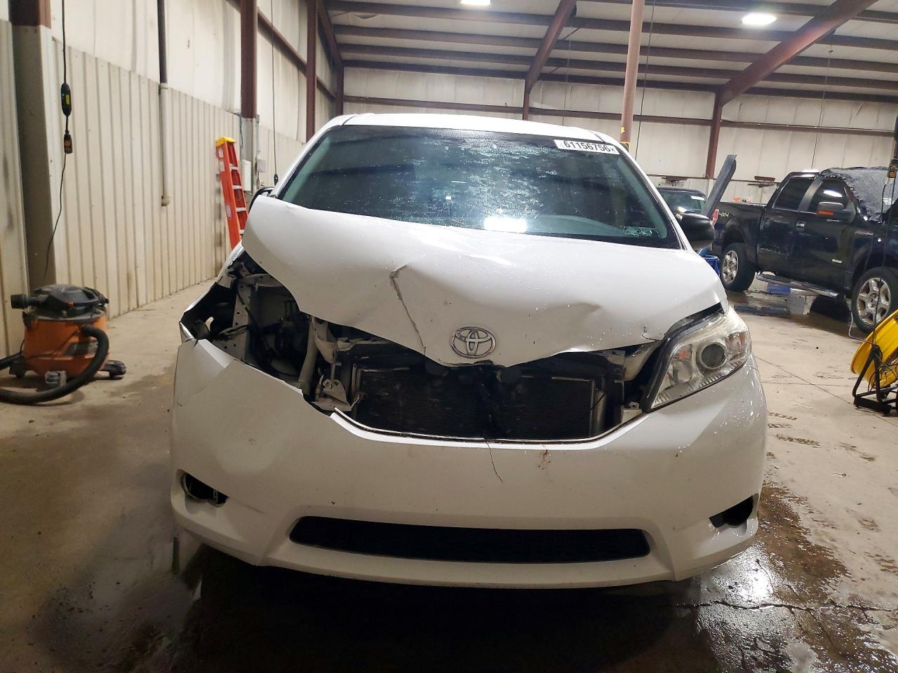2015 Toyota Sienna L 7-passenger White vin: 5TDZK3DC1FS563362