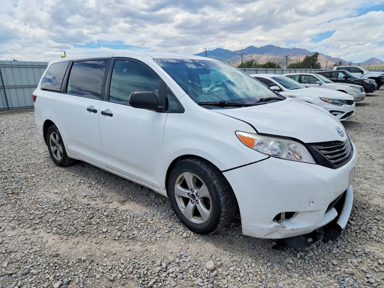 2015 Toyota Sienna L 7-passenger White vin: 5TDZK3DC1FS603746