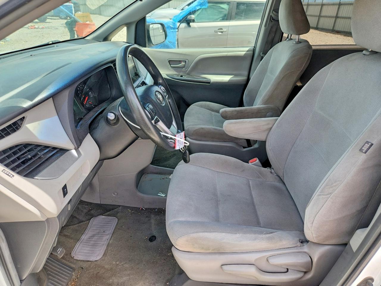 2015 Toyota Sienna L 7-passenger White vin: 5TDZK3DC1FS603746