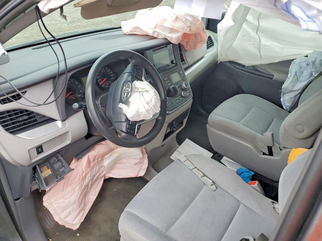 2015 Toyota Sienna L 7-passenger Silver vin: 5TDZK3DC1FS630798