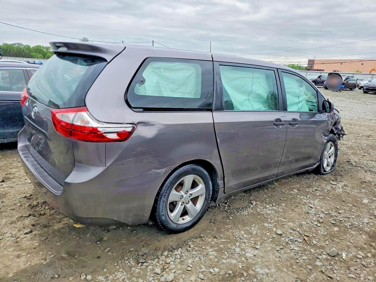 2015 Toyota Sienna L 7-passenger Silver vin: 5TDZK3DC1FS630798