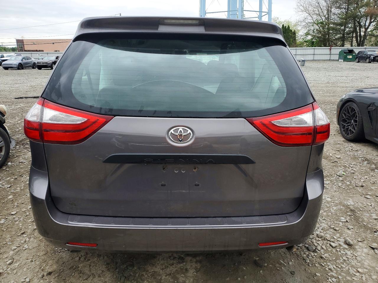2015 Toyota Sienna L 7-passenger Silver vin: 5TDZK3DC1FS630798