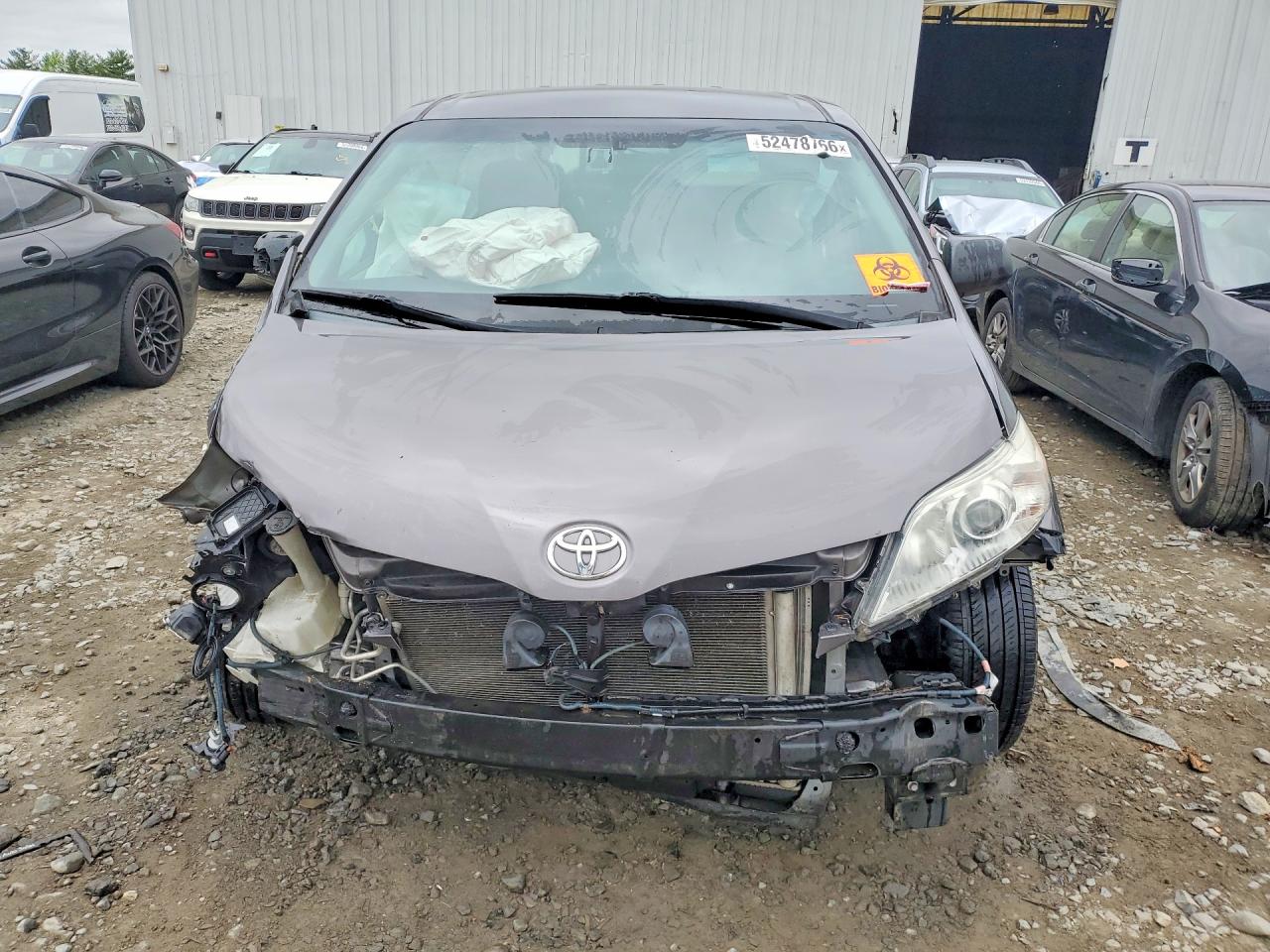 2015 Toyota Sienna L 7-passenger Silver vin: 5TDZK3DC1FS630798
