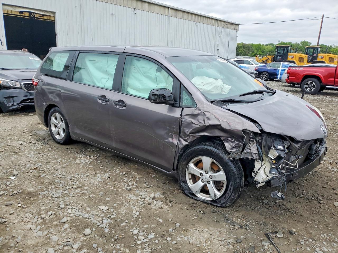 2015 Toyota Sienna L 7-passenger Silver vin: 5TDZK3DC1FS630798