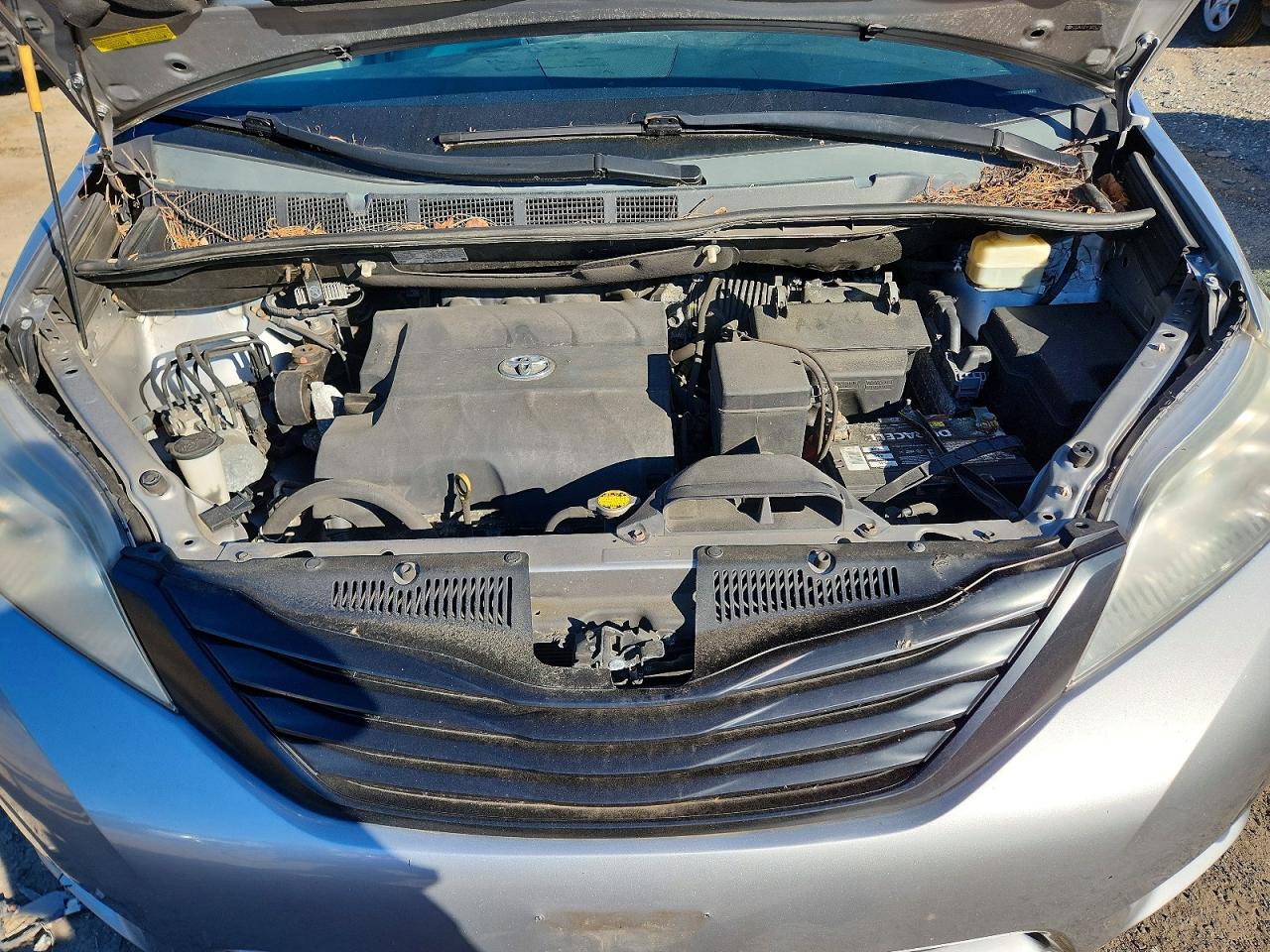 2015 Toyota Sienna L 7-passenger Silver vin: 5TDZK3DC1FS659038
