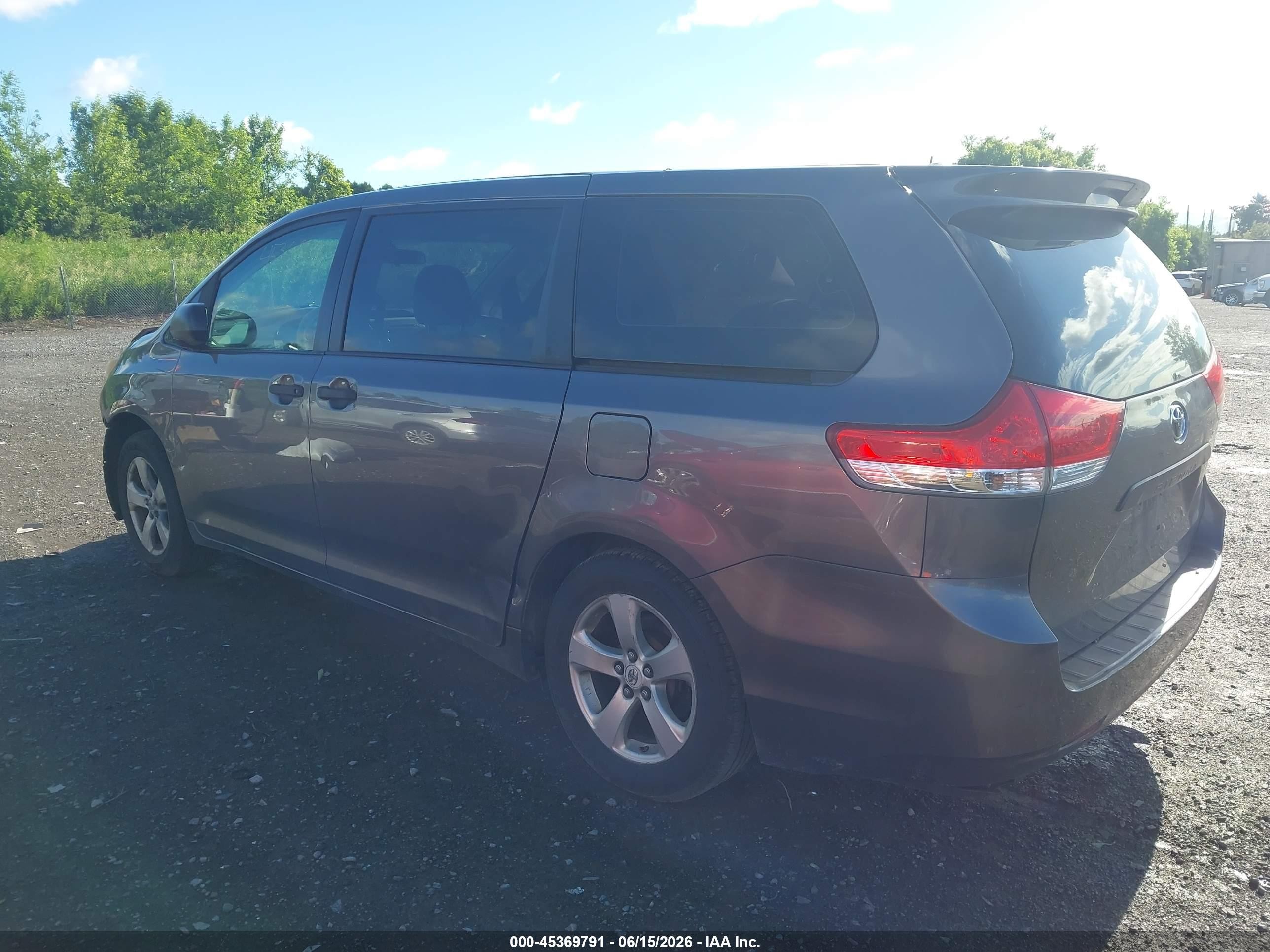2011 Toyota Sienna Base V6 Gray vin: 5TDZK3DC2BS010844