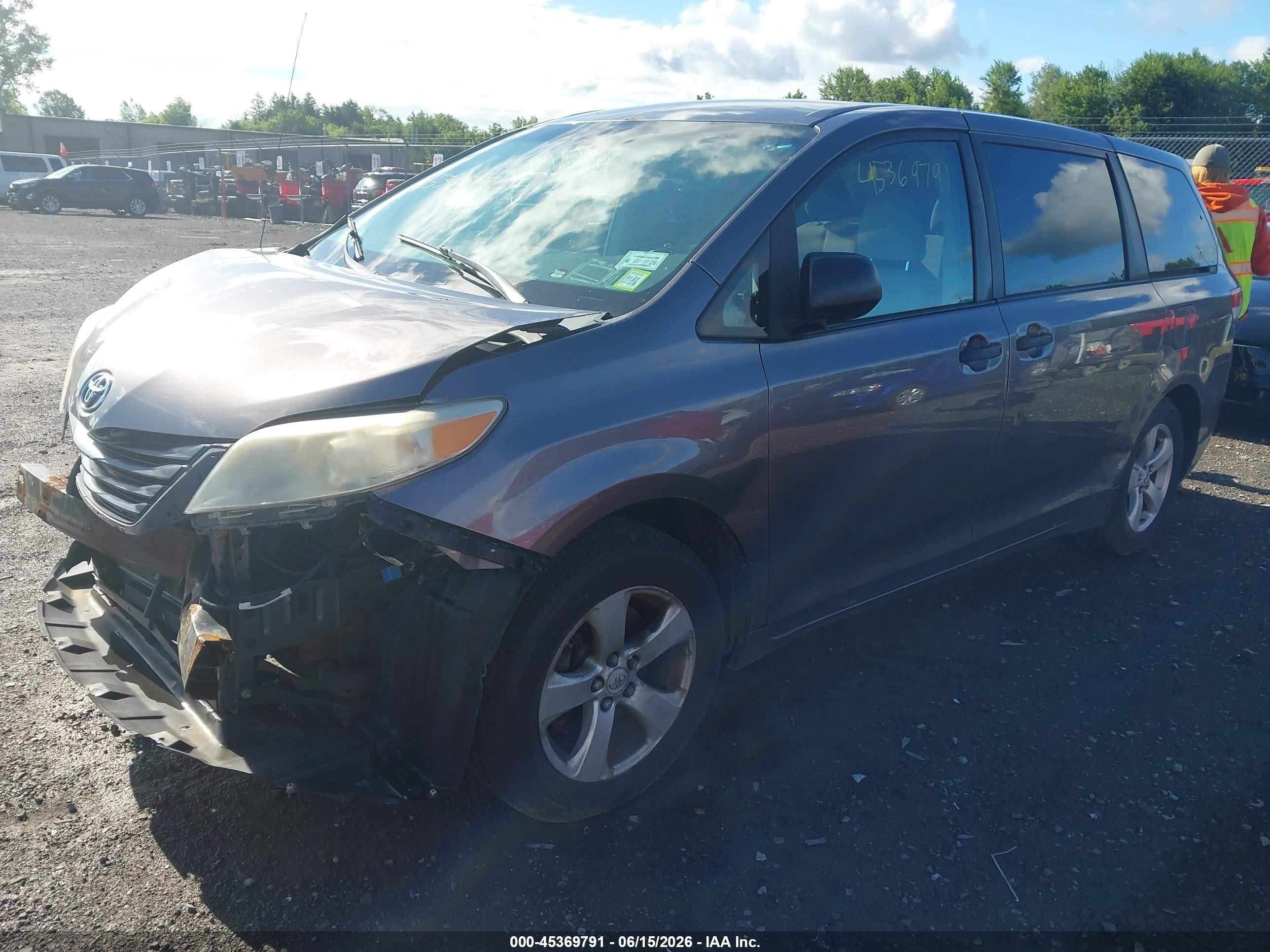 2011 Toyota Sienna Base V6 Gray vin: 5TDZK3DC2BS010844