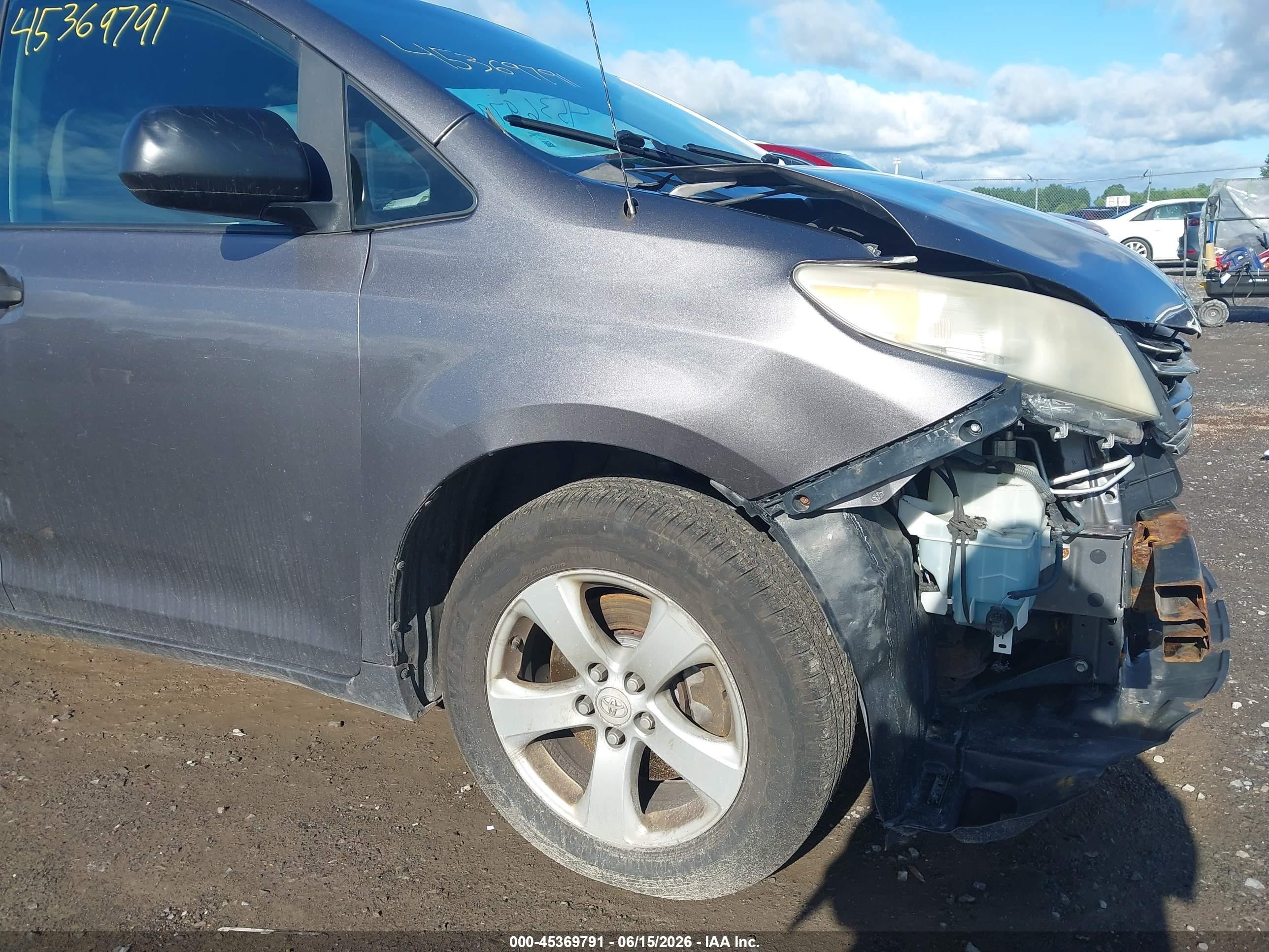 2011 Toyota Sienna Base V6 Gray vin: 5TDZK3DC2BS010844