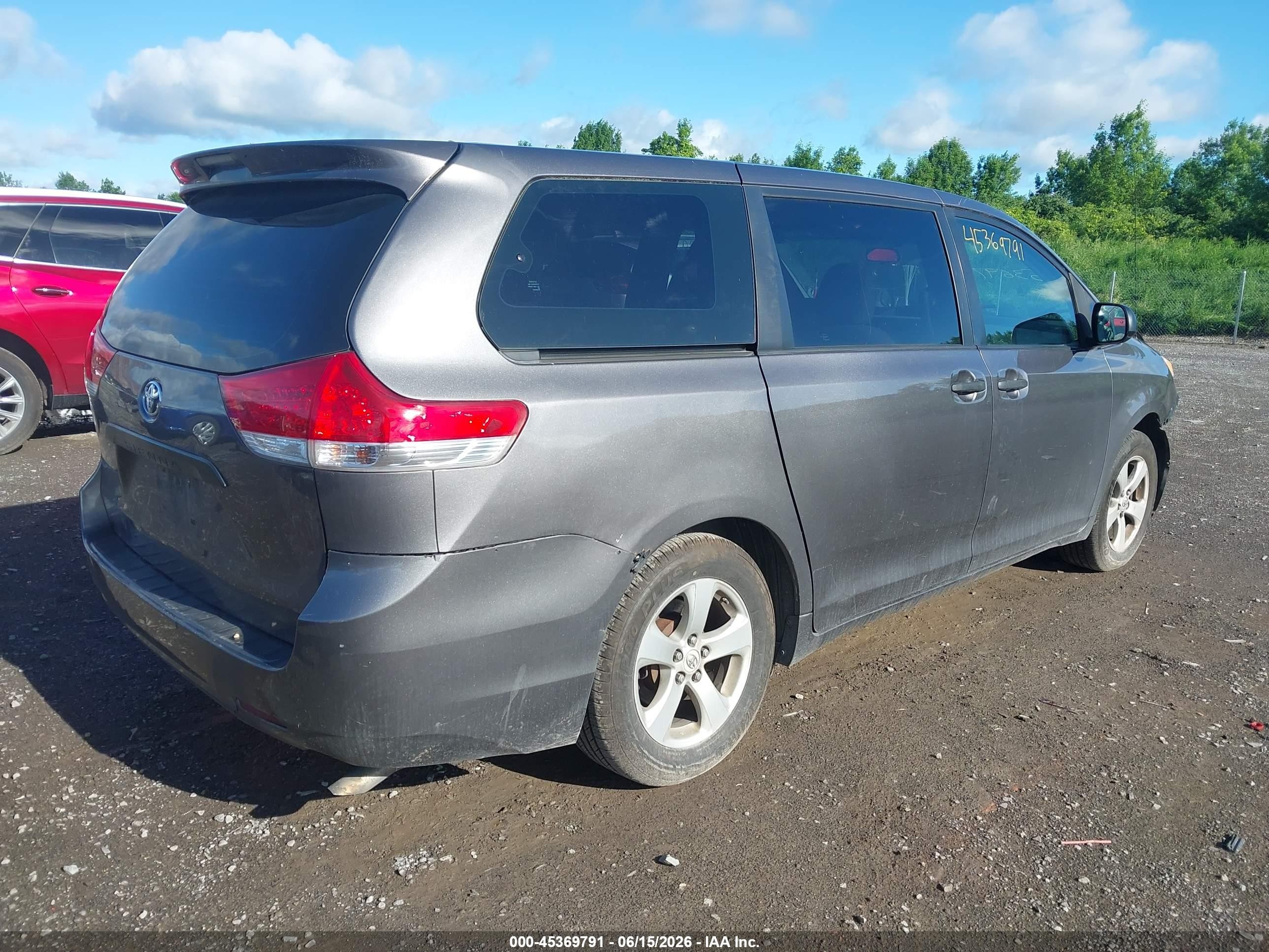2011 Toyota Sienna Base V6 Gray vin: 5TDZK3DC2BS010844