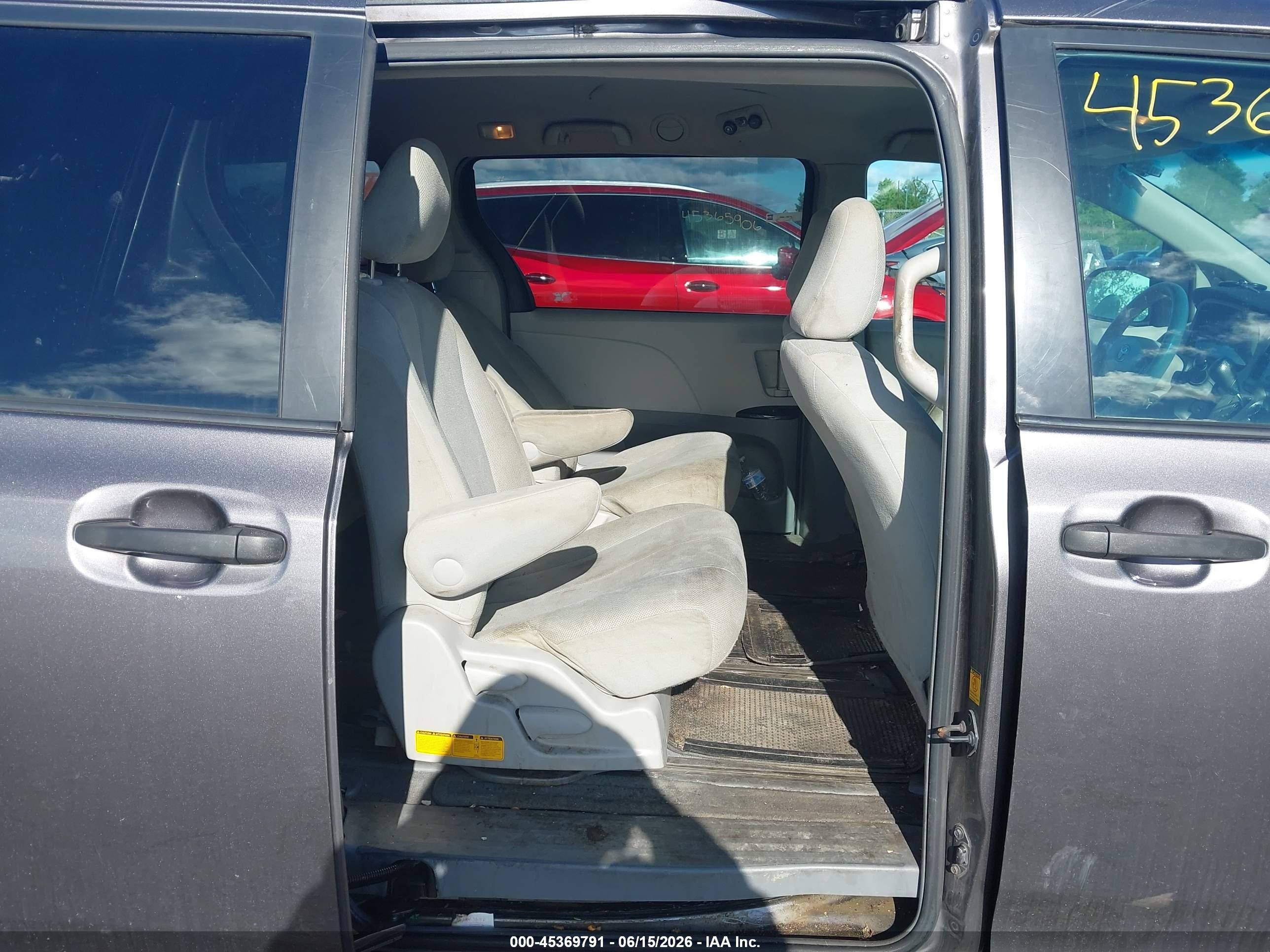 2011 Toyota Sienna Base V6 Gray vin: 5TDZK3DC2BS010844