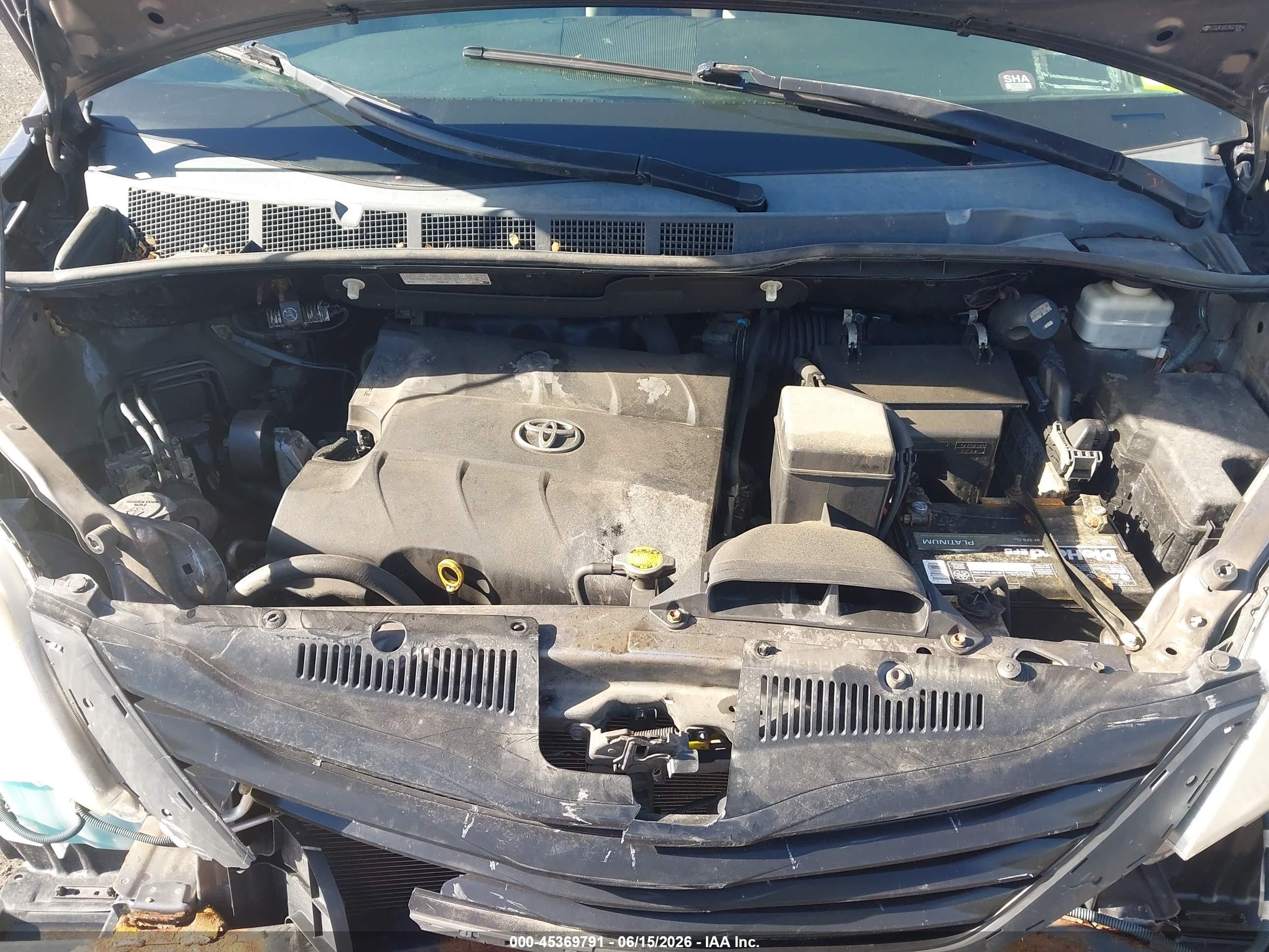 2011 Toyota Sienna Base V6 Gray vin: 5TDZK3DC2BS010844