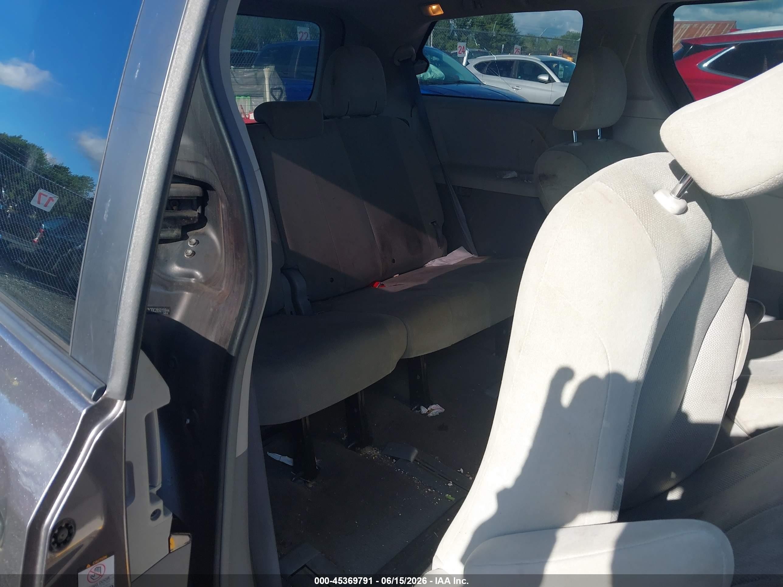 2011 Toyota Sienna Base V6 Gray vin: 5TDZK3DC2BS010844