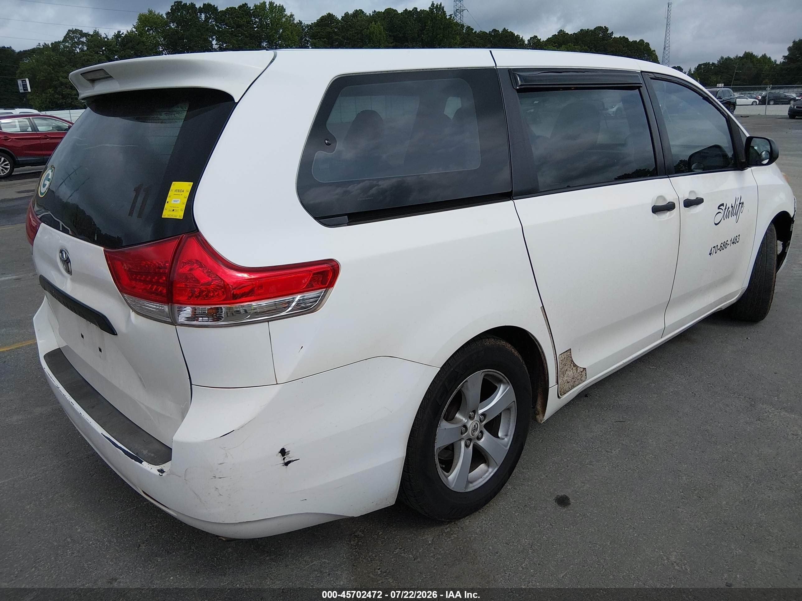 2011 Toyota Sienna Base V6 White vin: 5TDZK3DC2BS063172