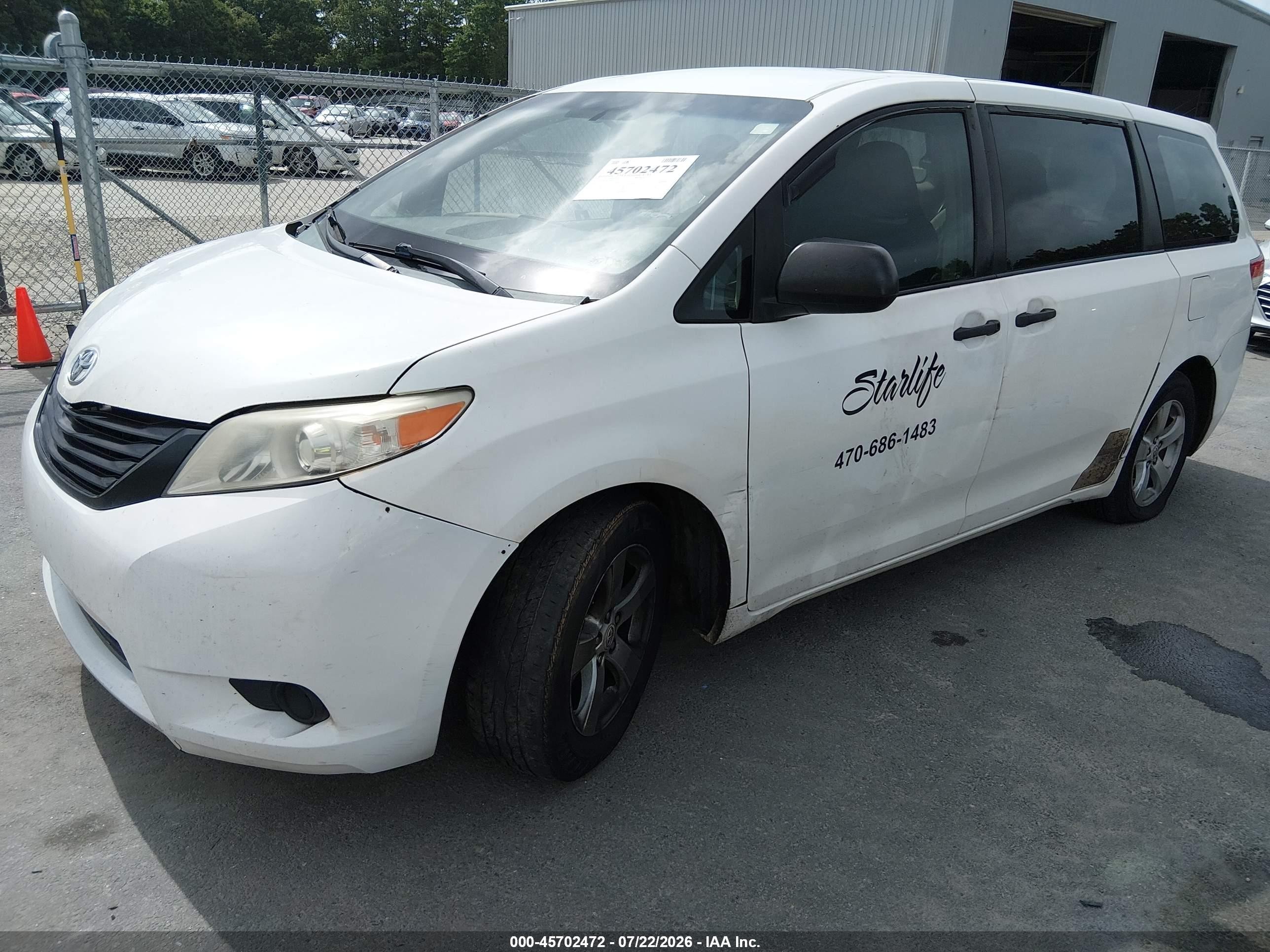 2011 Toyota Sienna Base V6 White vin: 5TDZK3DC2BS063172